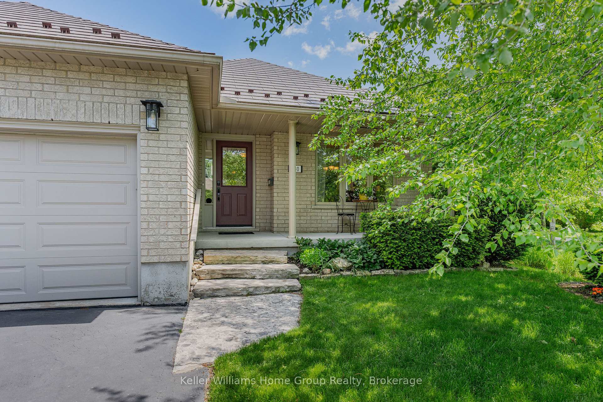 Photo 3 of 380 Prince's Street, Centre Wellington, Fergus — HOMEH