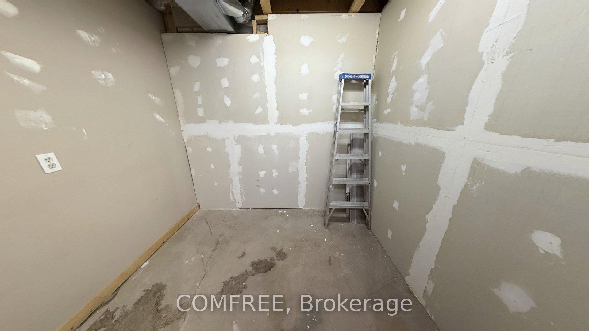 Photo 15 of 188 Windsor Street, Welland, Broadway — HOMEH
