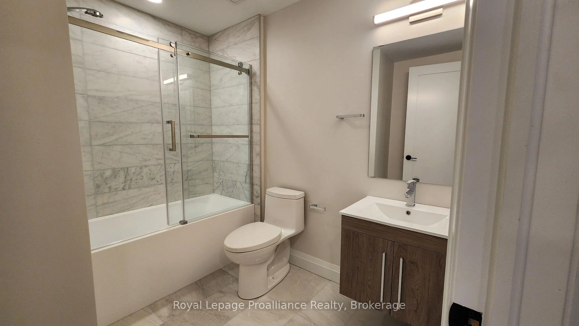Photo 20 of Unit 4, 261 Front Street, Belleville, Belleville Ward — HOMEH