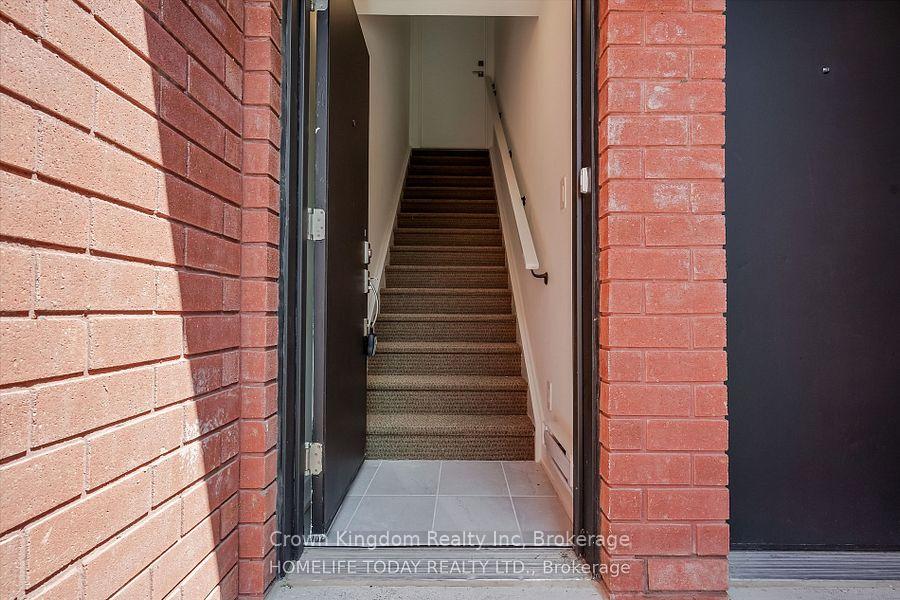 Photo 3 of Unit 2, 35 Romilly Avenue, Brampton, Northwest Brampton — HOMEH