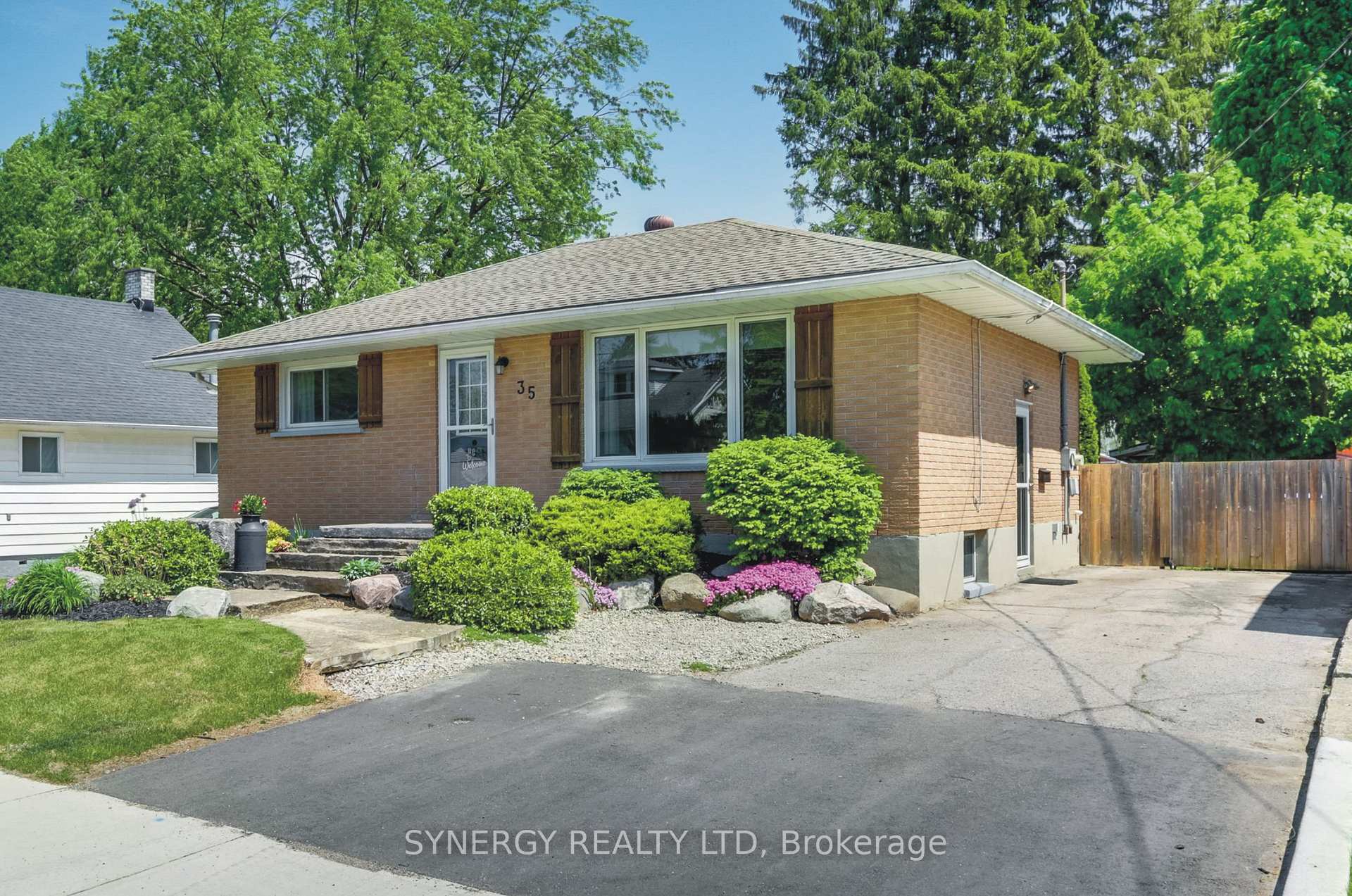 Photo 1 of 35 Queen Street, Strathroy-Caradoc, SE — HOMEH