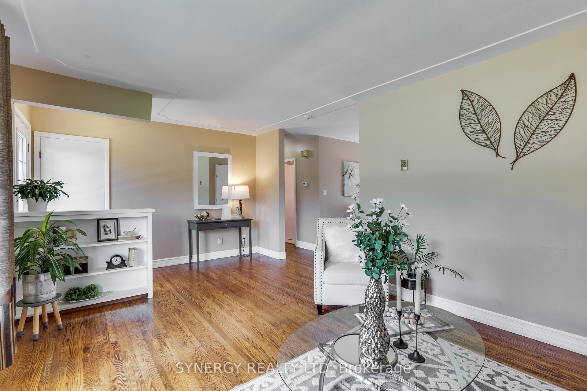 Photo 8 of 35 Queen Street, Strathroy-Caradoc, SE — HOMEH