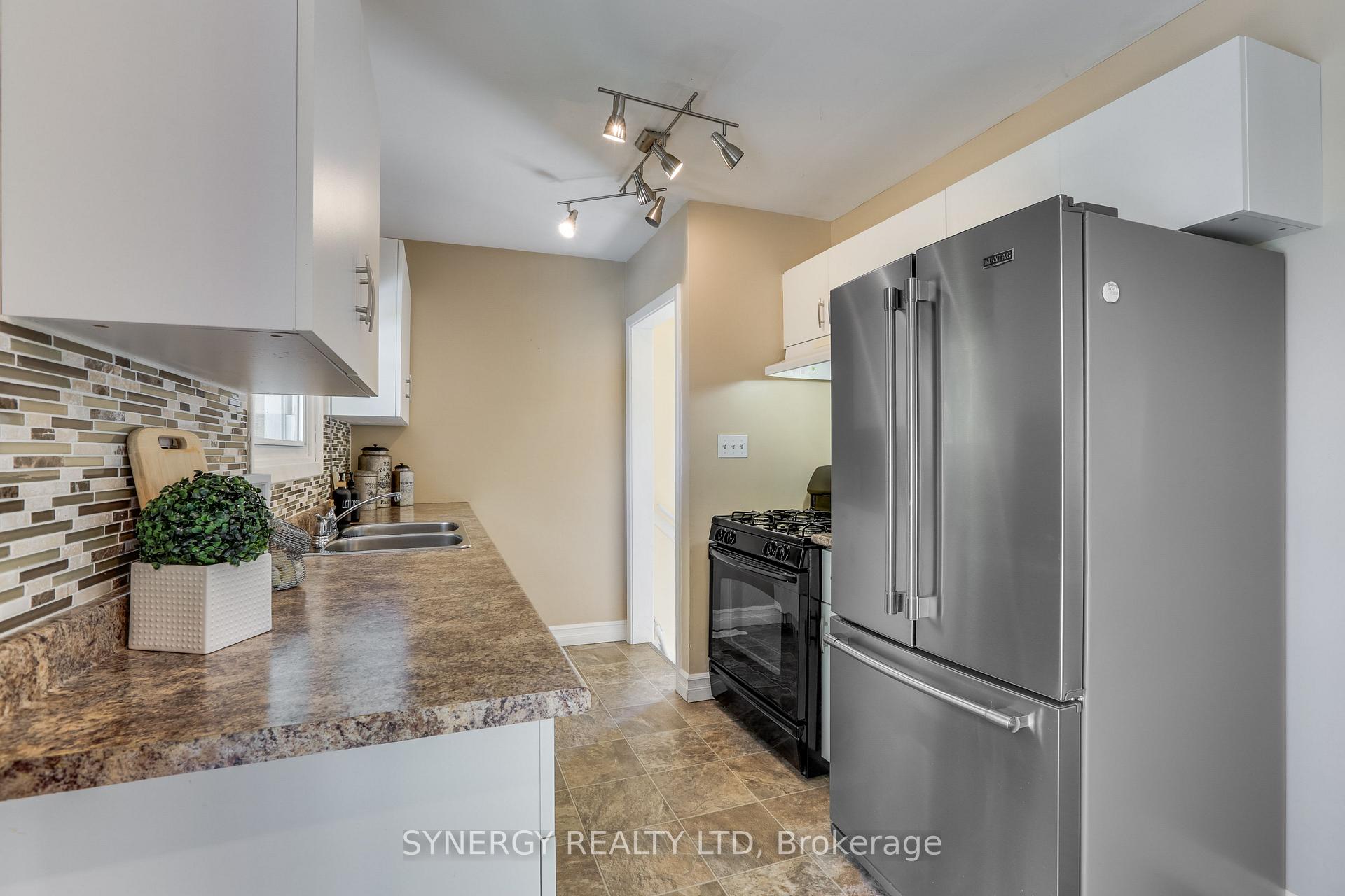 Photo 11 of 35 Queen Street, Strathroy-Caradoc, SE — HOMEH