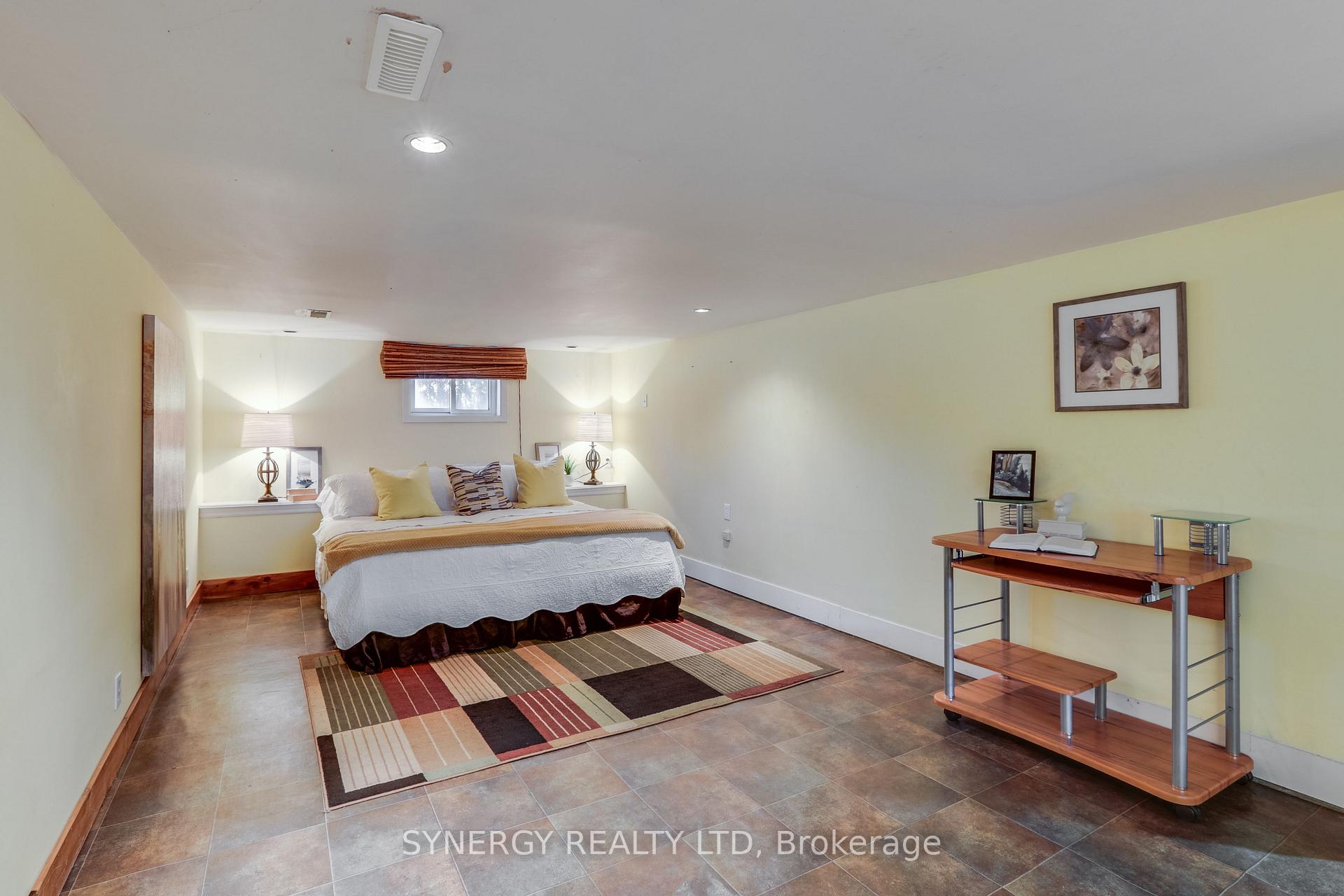 Photo 24 of 35 Queen Street, Strathroy-Caradoc, SE — HOMEH