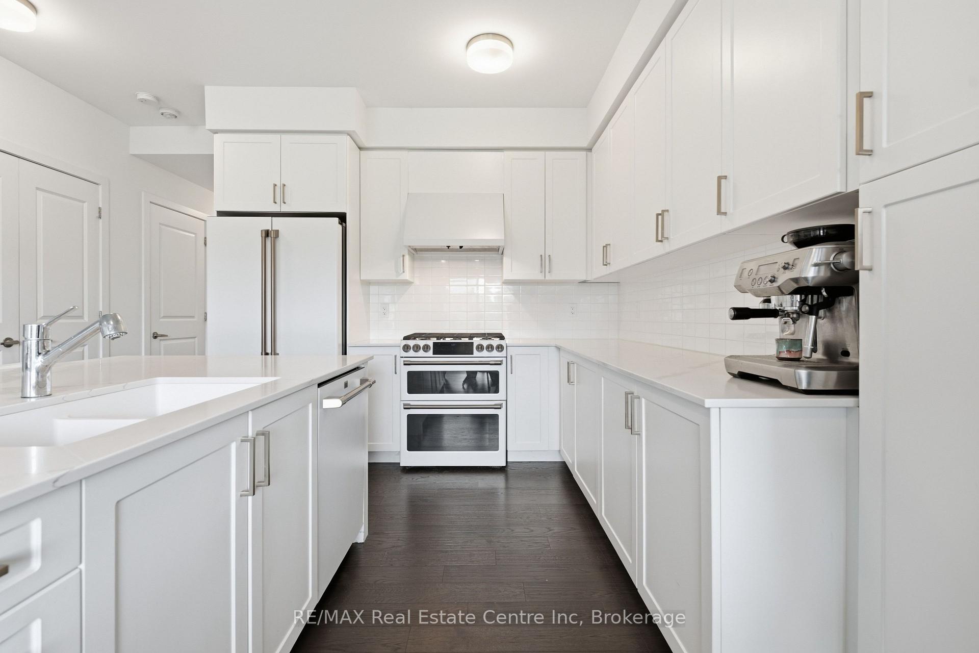 Photo 5 of Unit 10, 50 Ferris Circle, Guelph, Clairfields/Hanlon Business Park — HOMEH