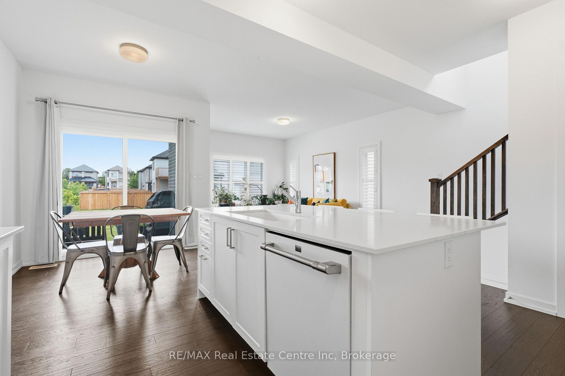 Photo 6 of Unit 10, 50 Ferris Circle, Guelph, Clairfields/Hanlon Business Park — HOMEH