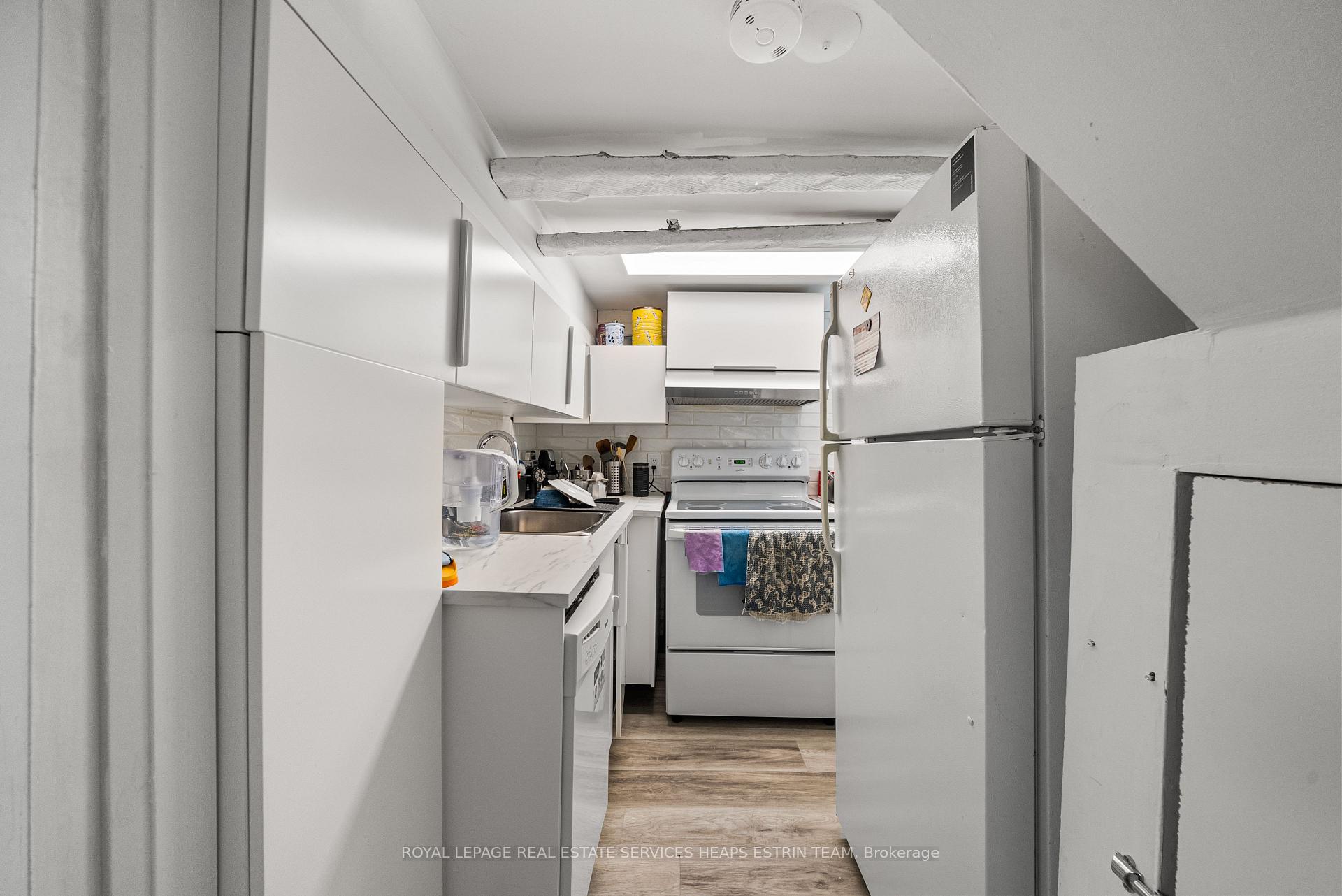 Photo 10 of Unit Lower, 330 St Clair Avenue E, Toronto, Rosedale-Moore Park — HOMEH