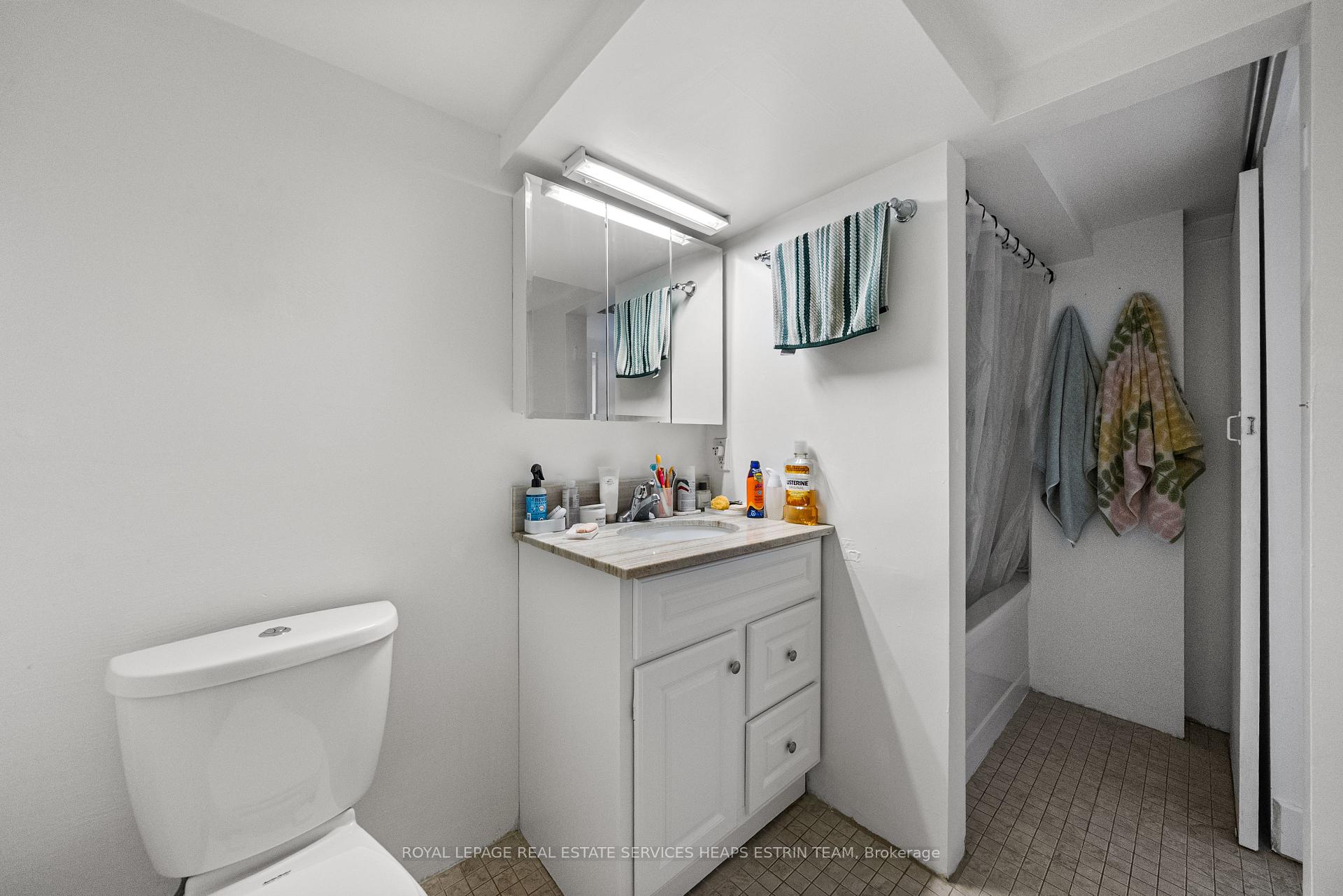 Photo 12 of Unit Lower, 330 St Clair Avenue E, Toronto, Rosedale-Moore Park — HOMEH