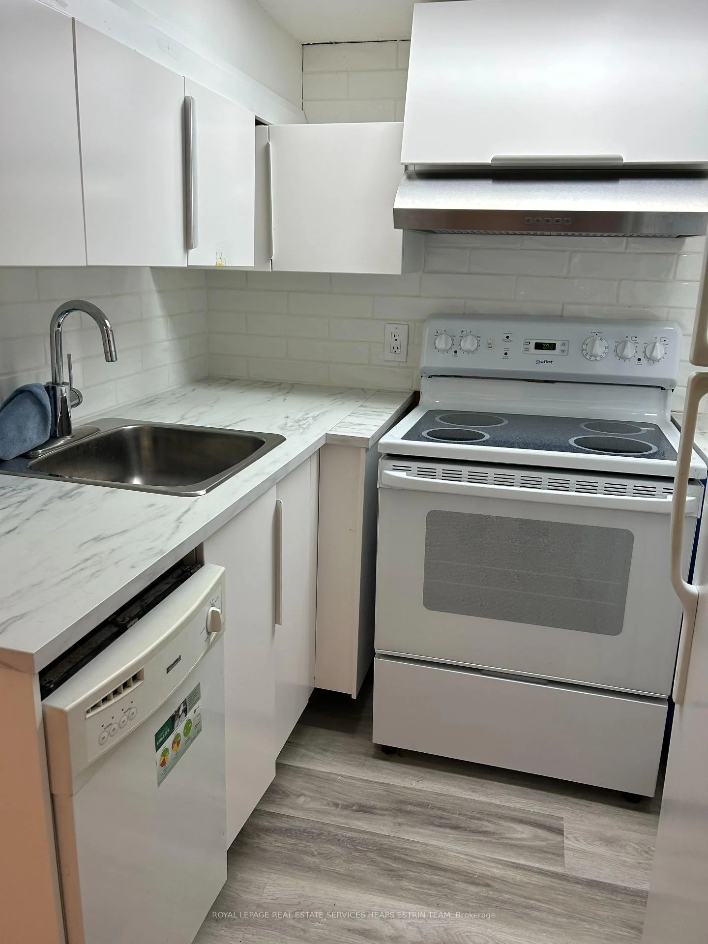 Photo 6 of Unit Lower, 330 St Clair Avenue E, Toronto, Rosedale-Moore Park — HOMEH