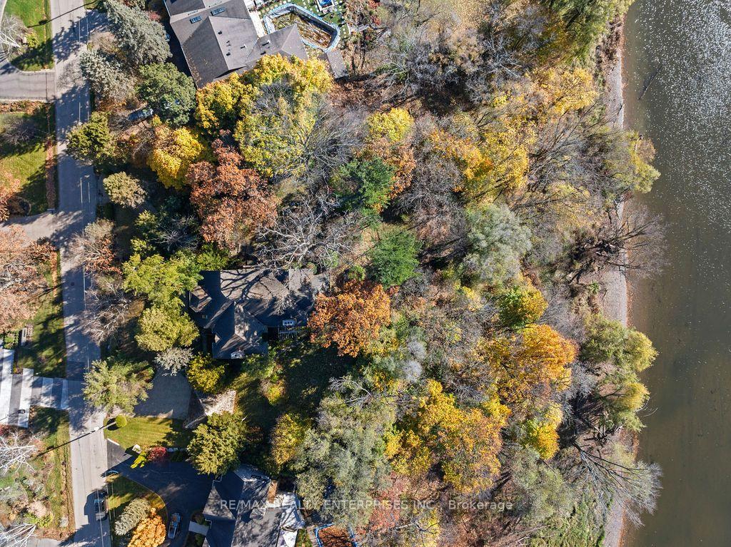 Photo 3 of 1516 Pinetree Crescent, Mississauga, Mineola — HOMEH