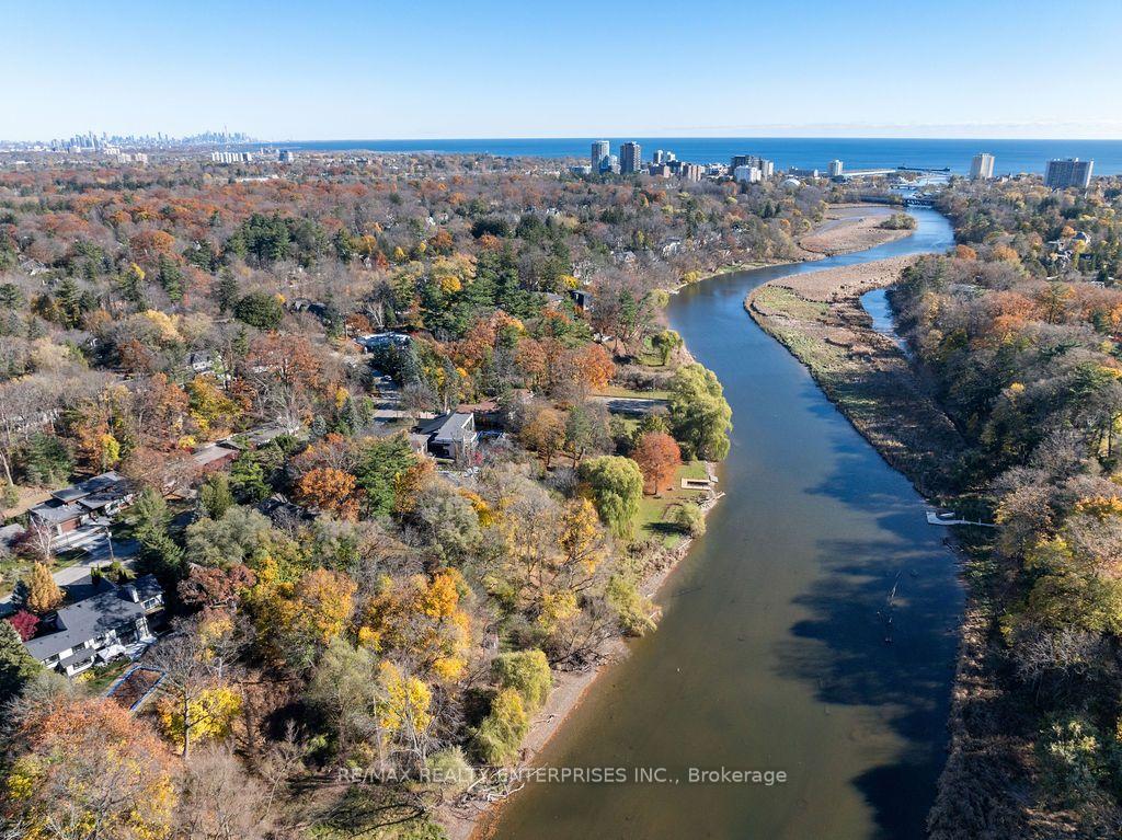 Photo 4 of 1516 Pinetree Crescent, Mississauga, Mineola — HOMEH