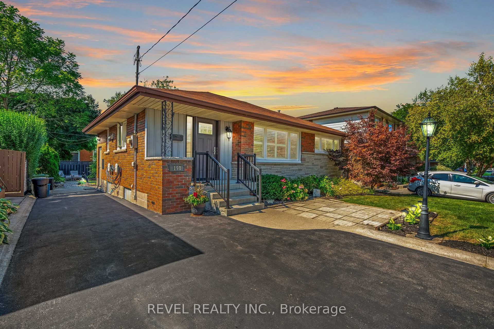 Photo 1 of 198 West 32nd Street, Hamilton, Westcliffe — HOMEH