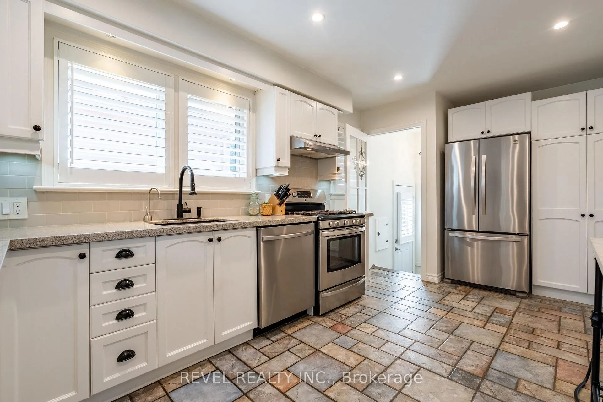 Photo 12 of 198 West 32nd Street, Hamilton, Westcliffe — HOMEH