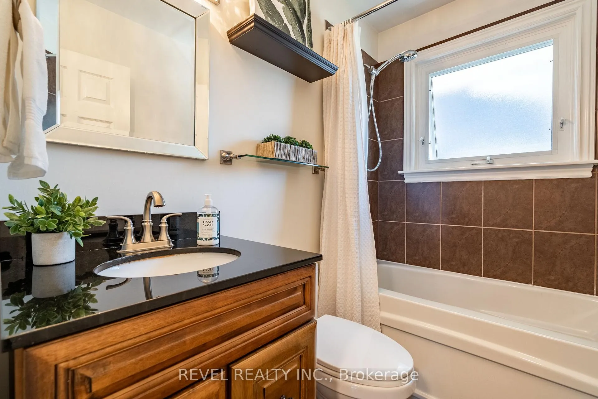Photo 17 of 198 West 32nd Street, Hamilton, Westcliffe — HOMEH