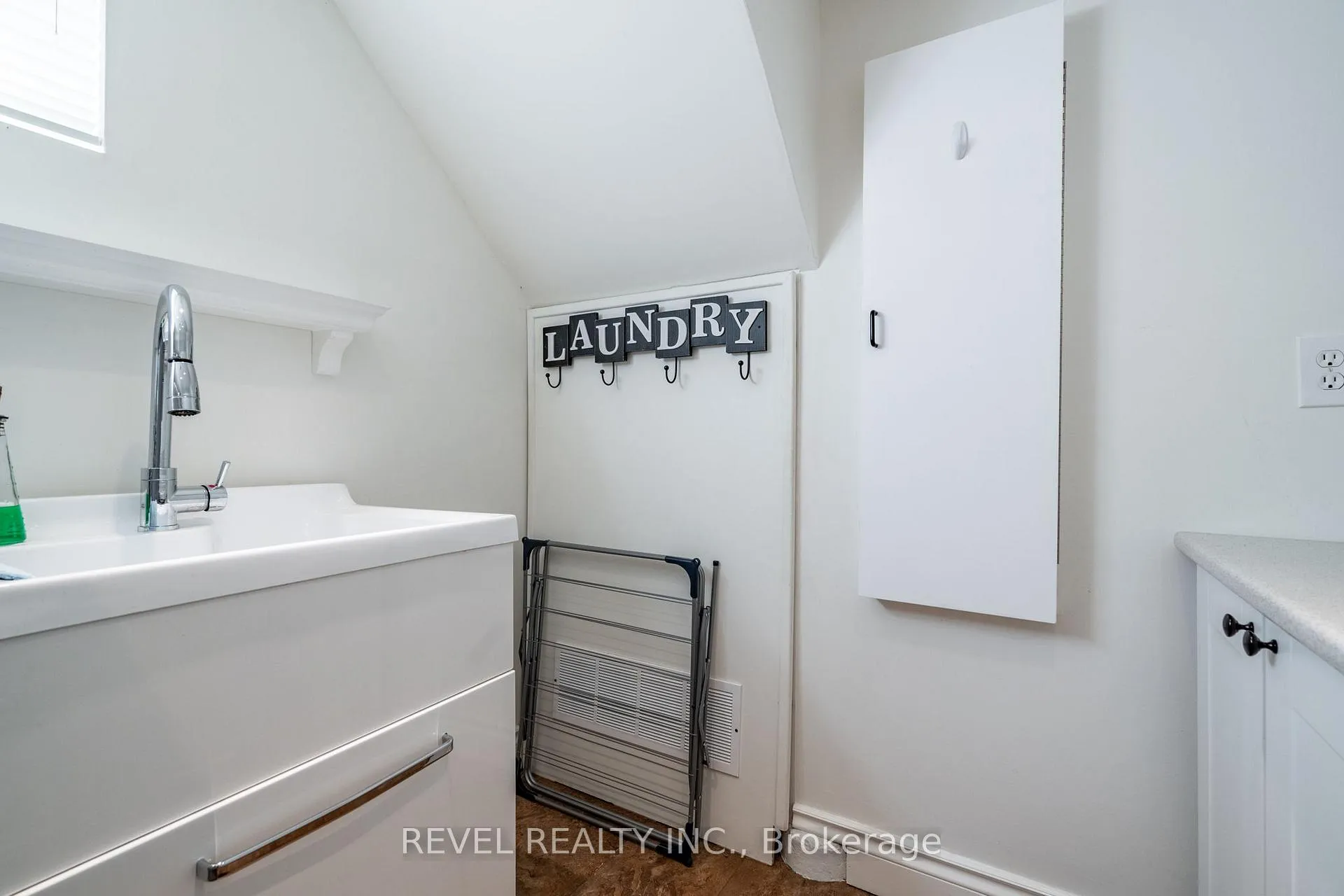 Photo 24 of 198 West 32nd Street, Hamilton, Westcliffe — HOMEH