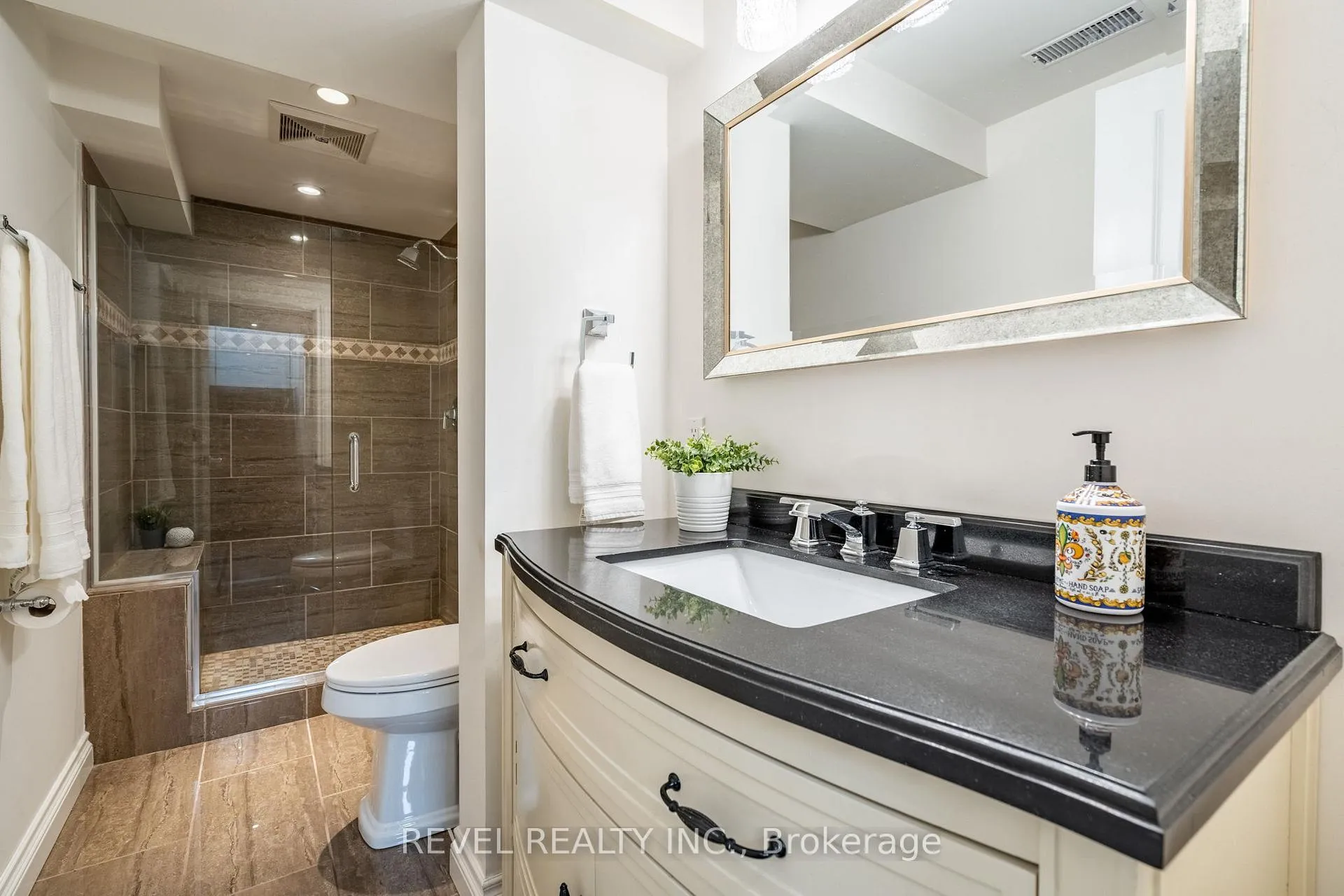 Photo 25 of 198 West 32nd Street, Hamilton, Westcliffe — HOMEH