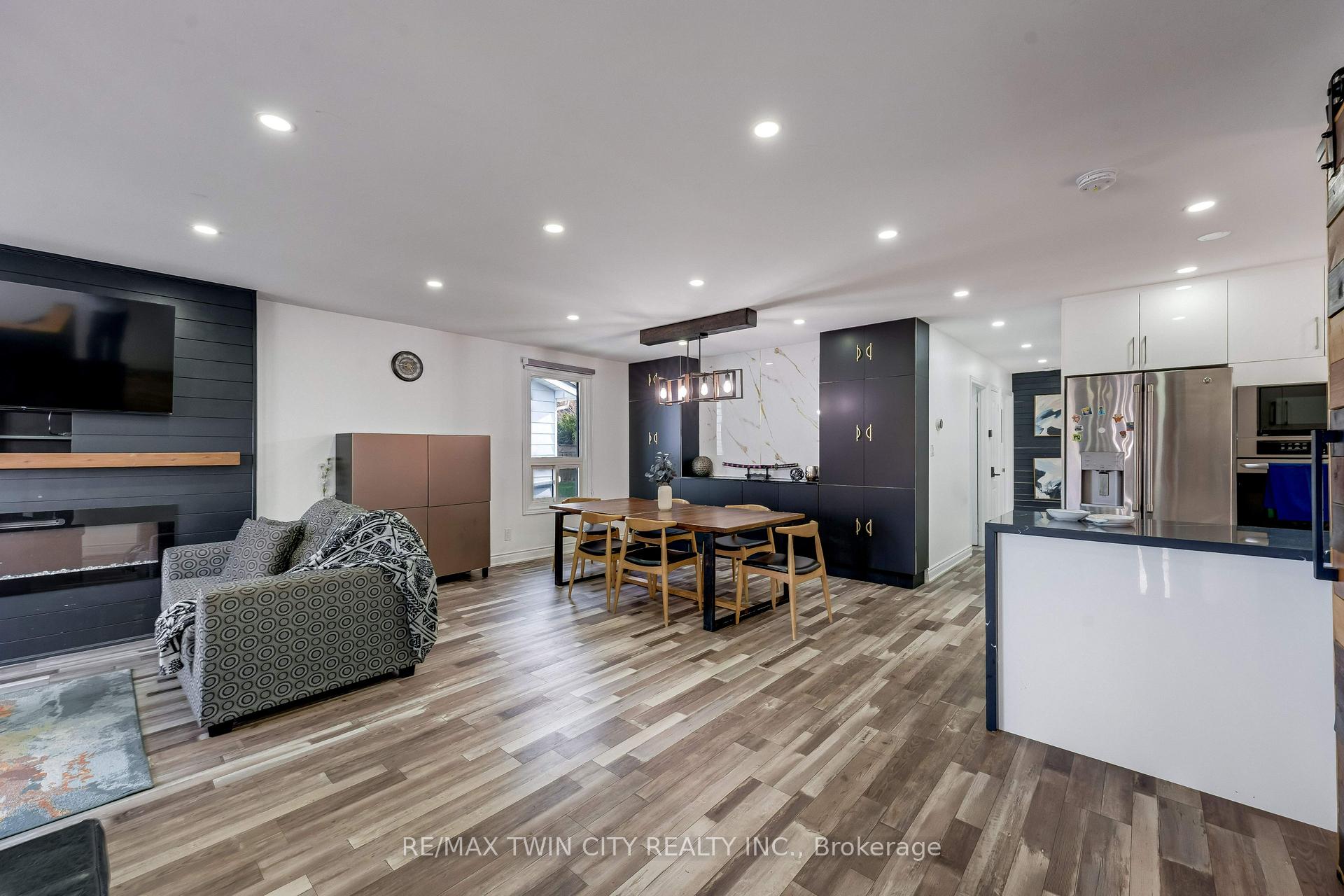 Photo 5 of 193 Westheights Drive, Kitchener, Forest Heights — HOMEH