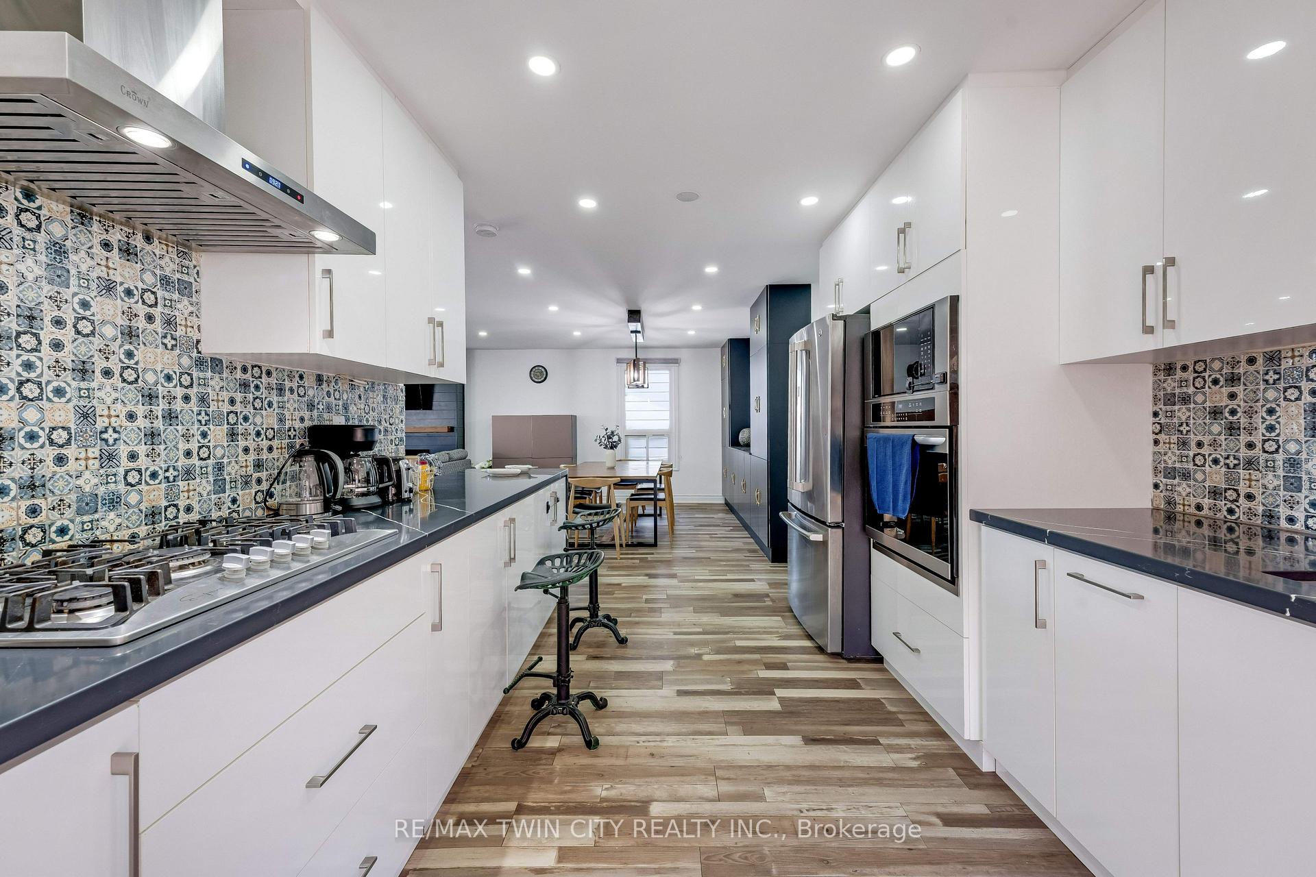 Photo 12 of 193 Westheights Drive, Kitchener, Forest Heights — HOMEH