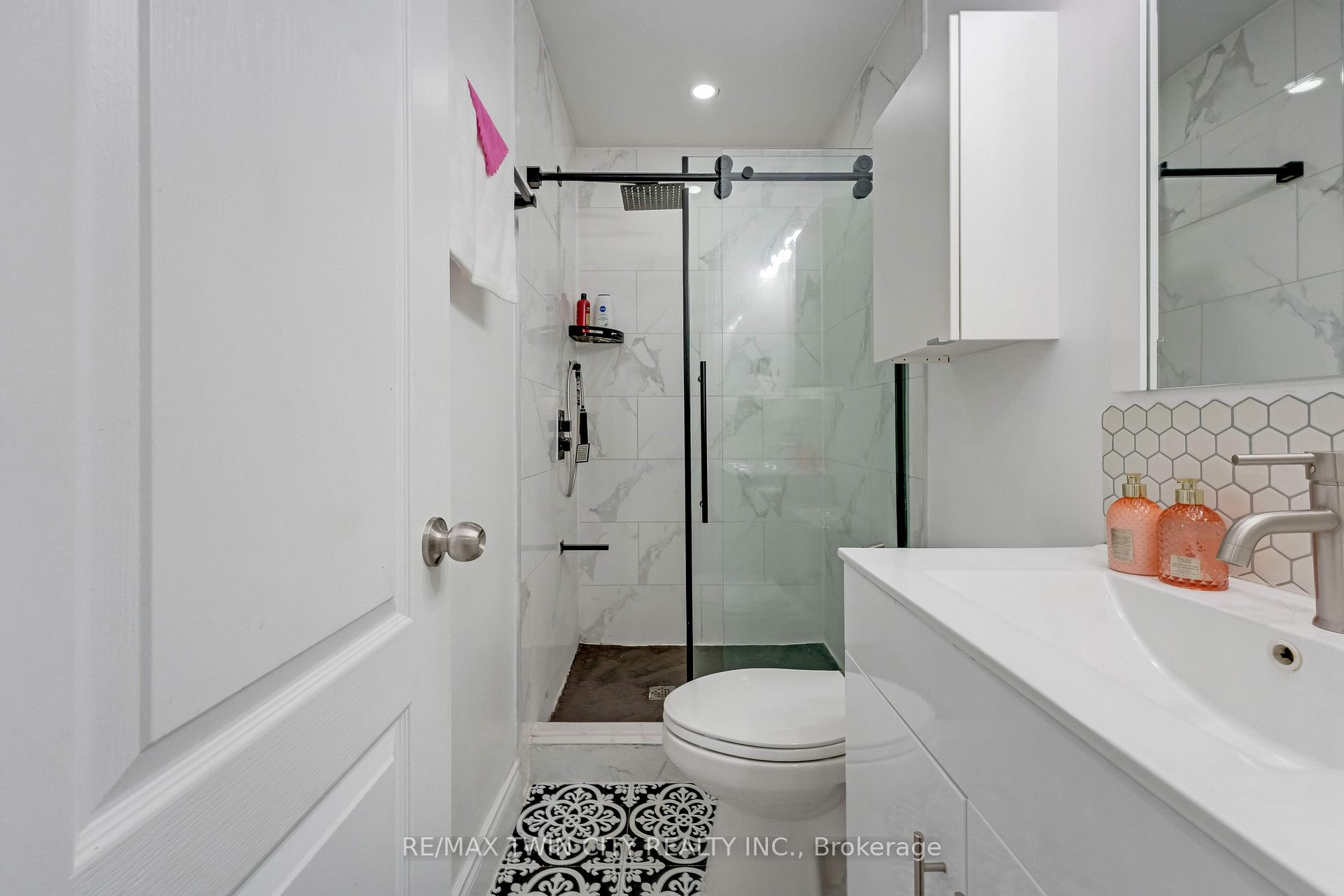 Photo 19 of 193 Westheights Drive, Kitchener, Forest Heights — HOMEH