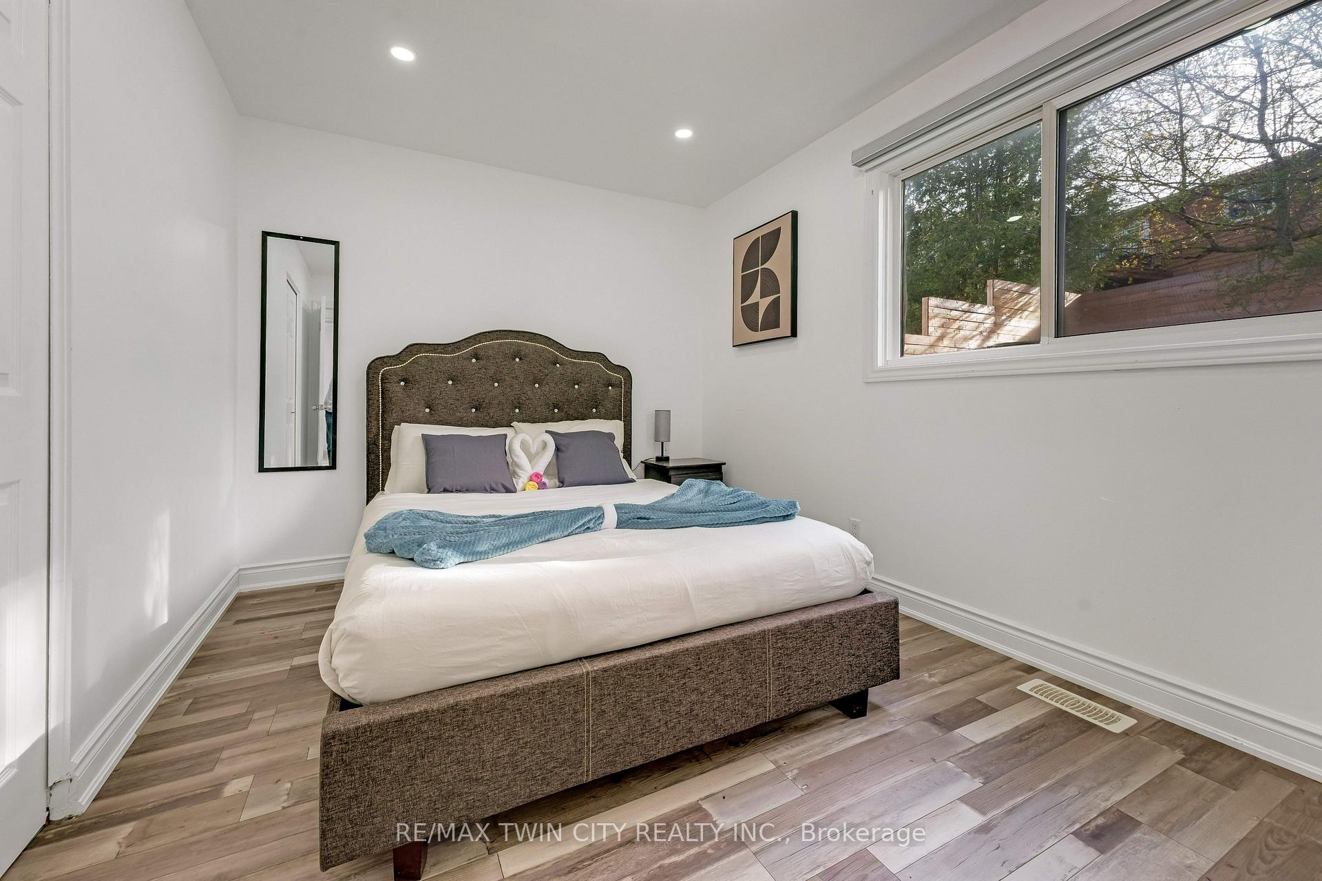 Photo 20 of 193 Westheights Drive, Kitchener, Forest Heights — HOMEH