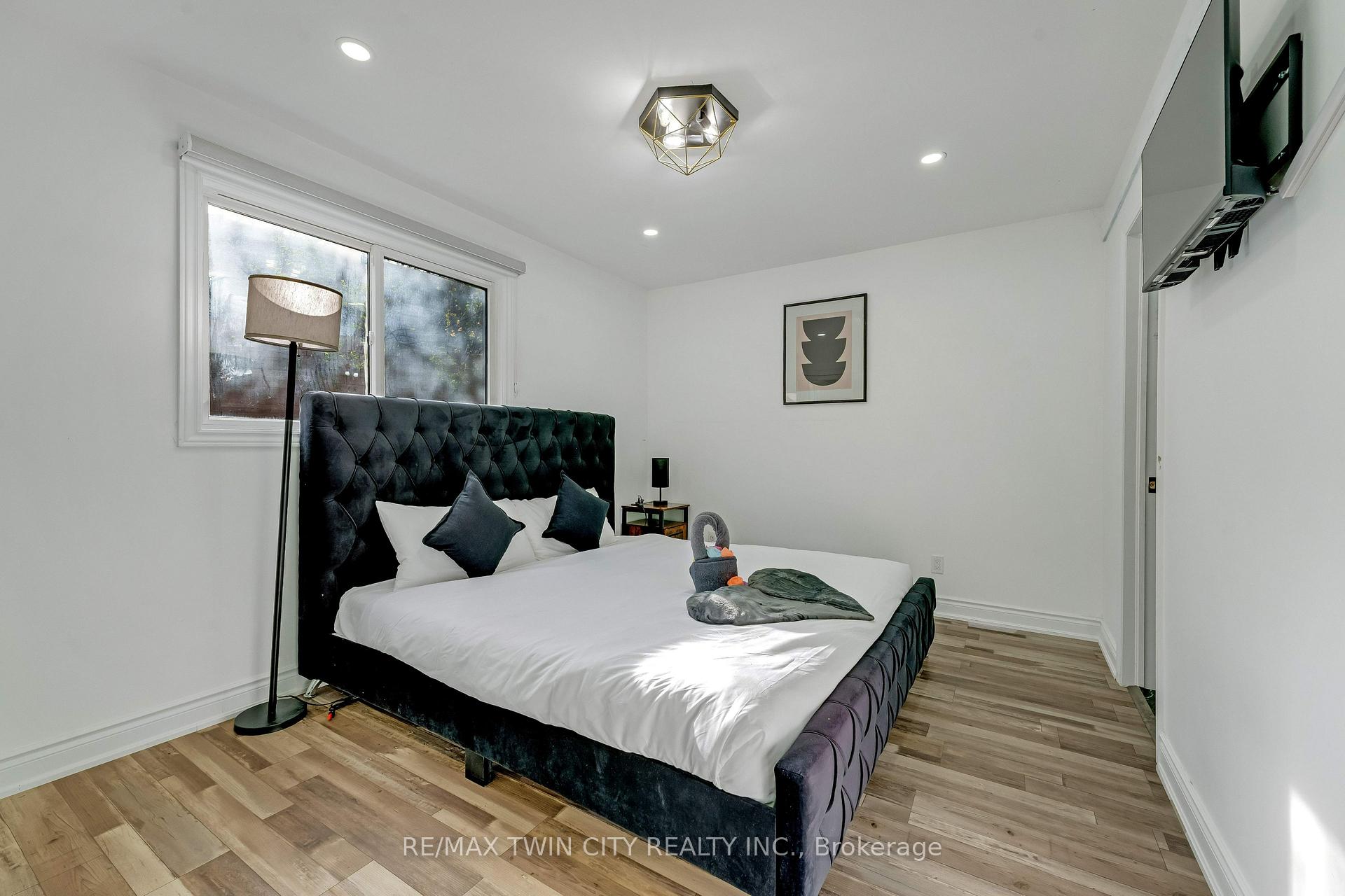 Photo 23 of 193 Westheights Drive, Kitchener, Forest Heights — HOMEH