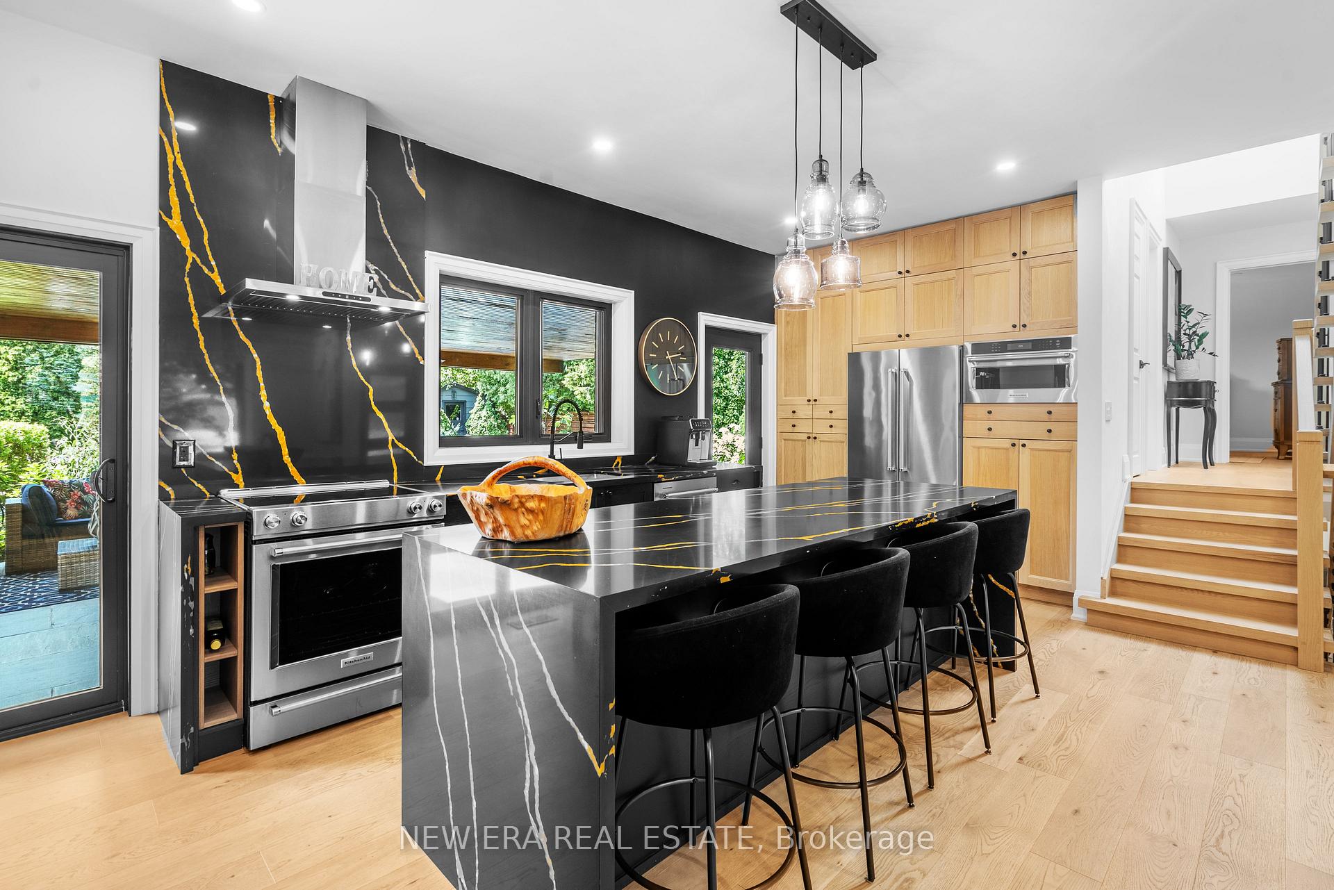 Photo 9 of 261 Pinetree Way, Mississauga, Mineola — HOMEH