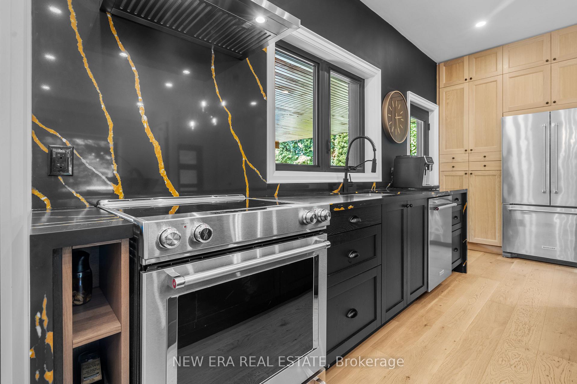 Photo 10 of 261 Pinetree Way, Mississauga, Mineola — HOMEH