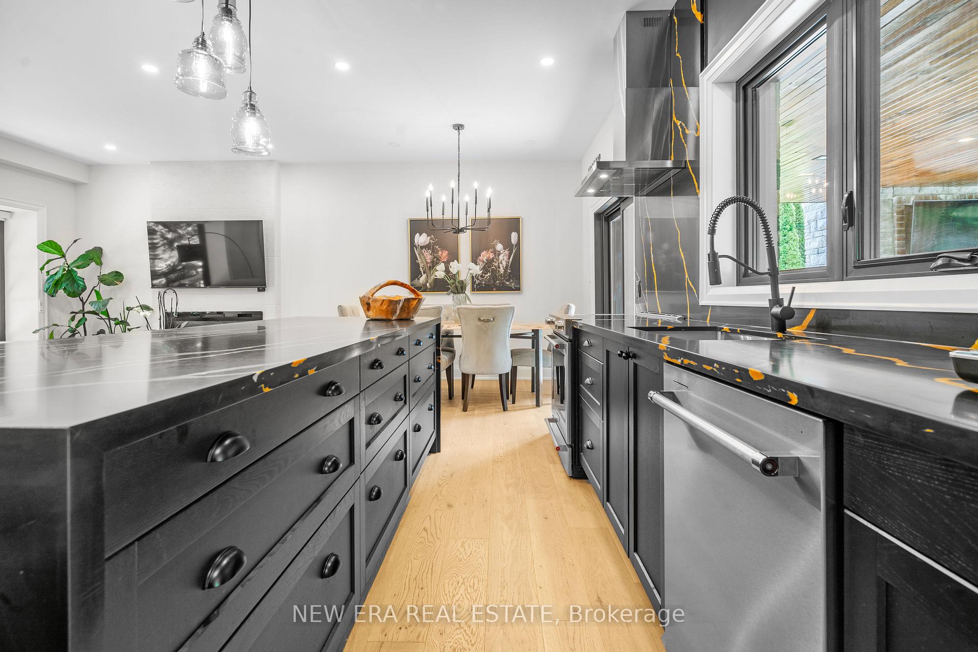 Photo 11 of 261 Pinetree Way, Mississauga, Mineola — HOMEH
