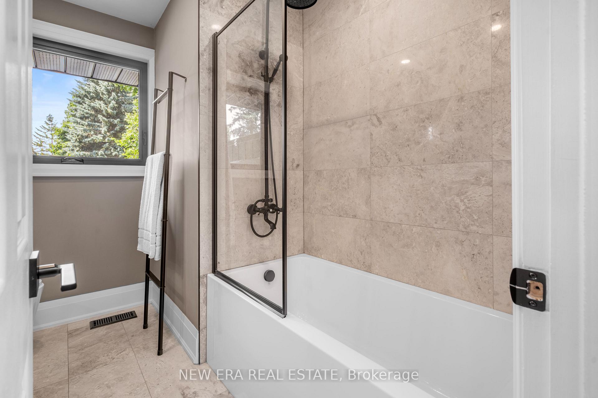 Photo 32 of 261 Pinetree Way, Mississauga, Mineola — HOMEH