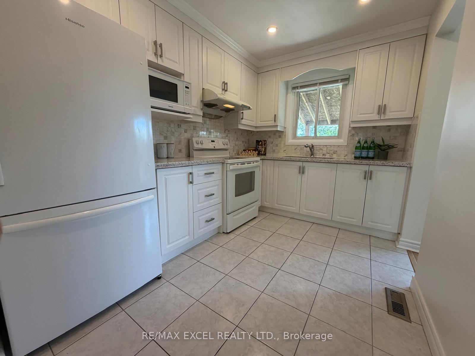 Photo 4 of 43 Duxford Crescent, Markham, Milliken Mills East — HOMEH