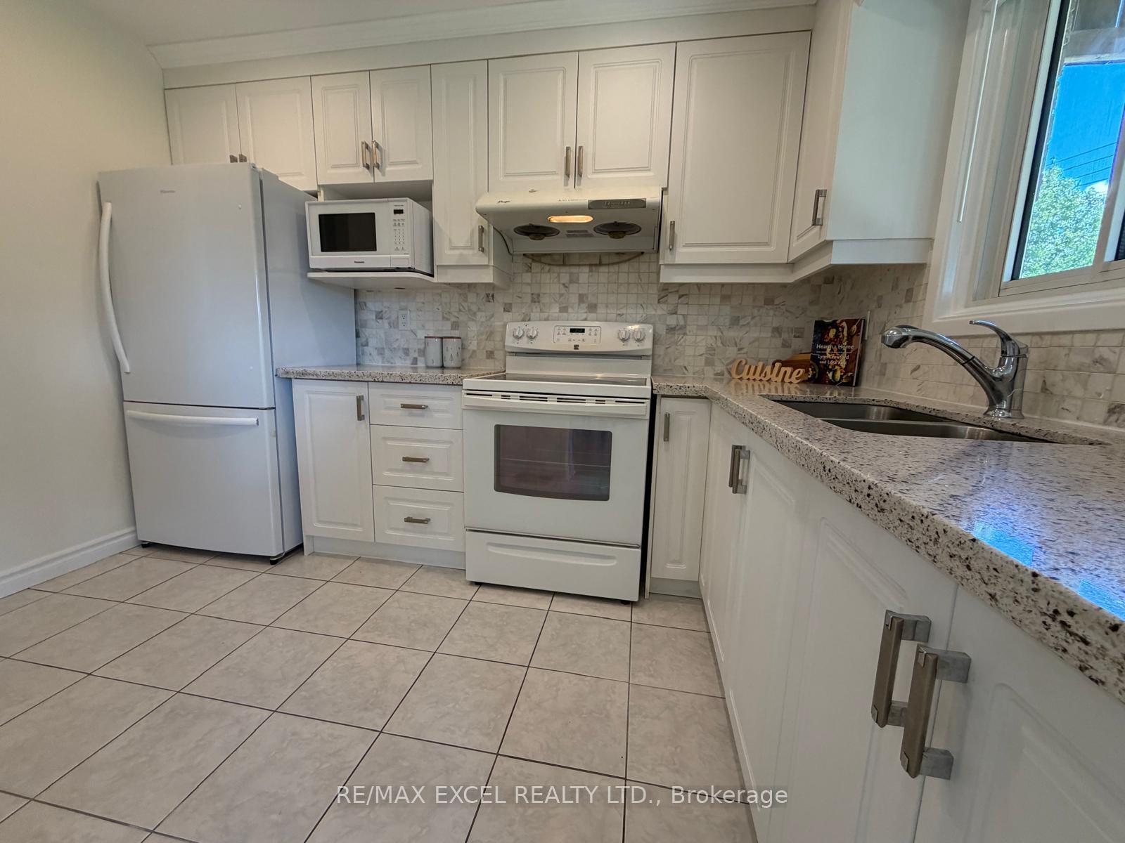 Photo 5 of 43 Duxford Crescent, Markham, Milliken Mills East — HOMEH