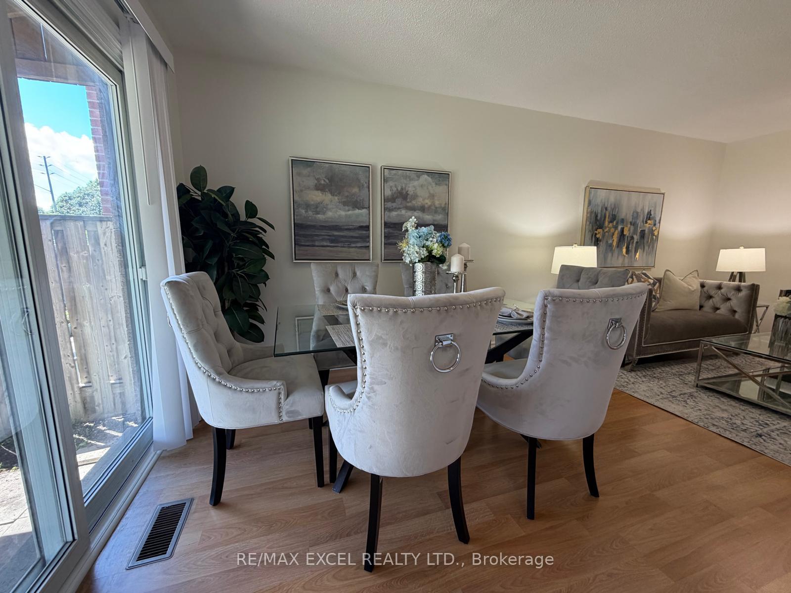 Photo 7 of 43 Duxford Crescent, Markham, Milliken Mills East — HOMEH