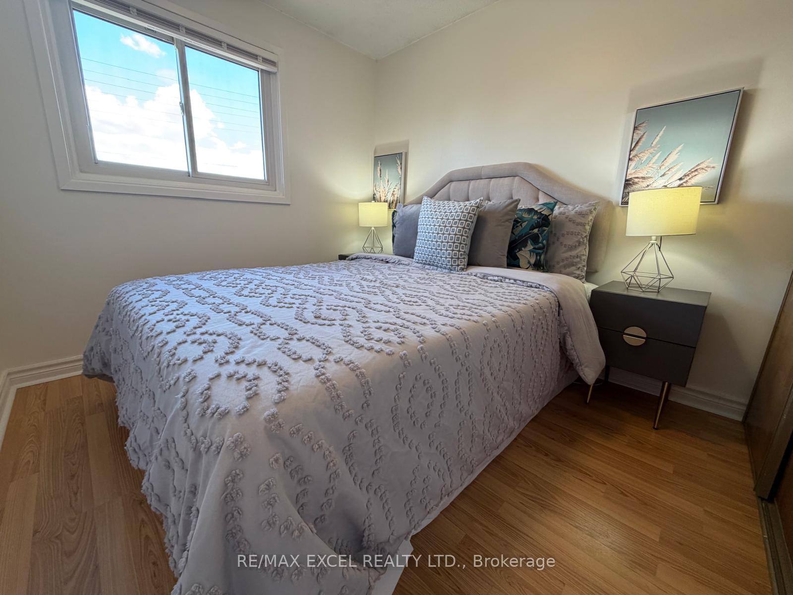 Photo 10 of 43 Duxford Crescent, Markham, Milliken Mills East — HOMEH