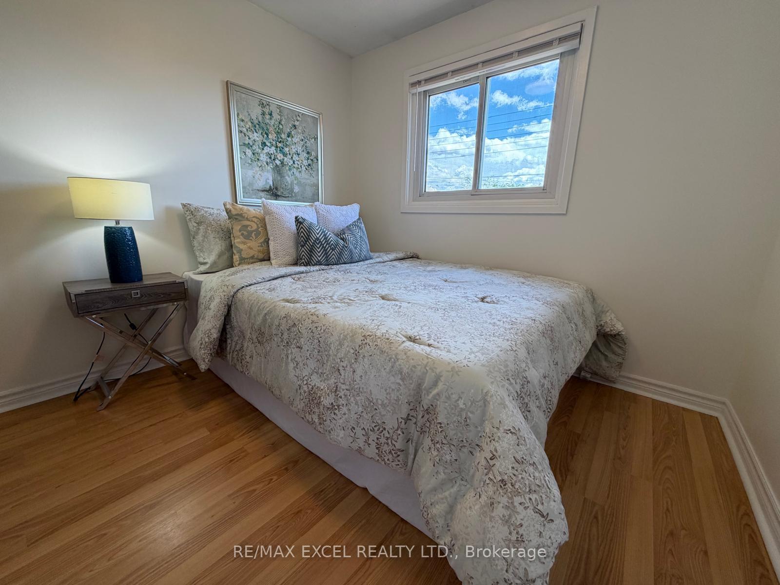 Photo 11 of 43 Duxford Crescent, Markham, Milliken Mills East — HOMEH