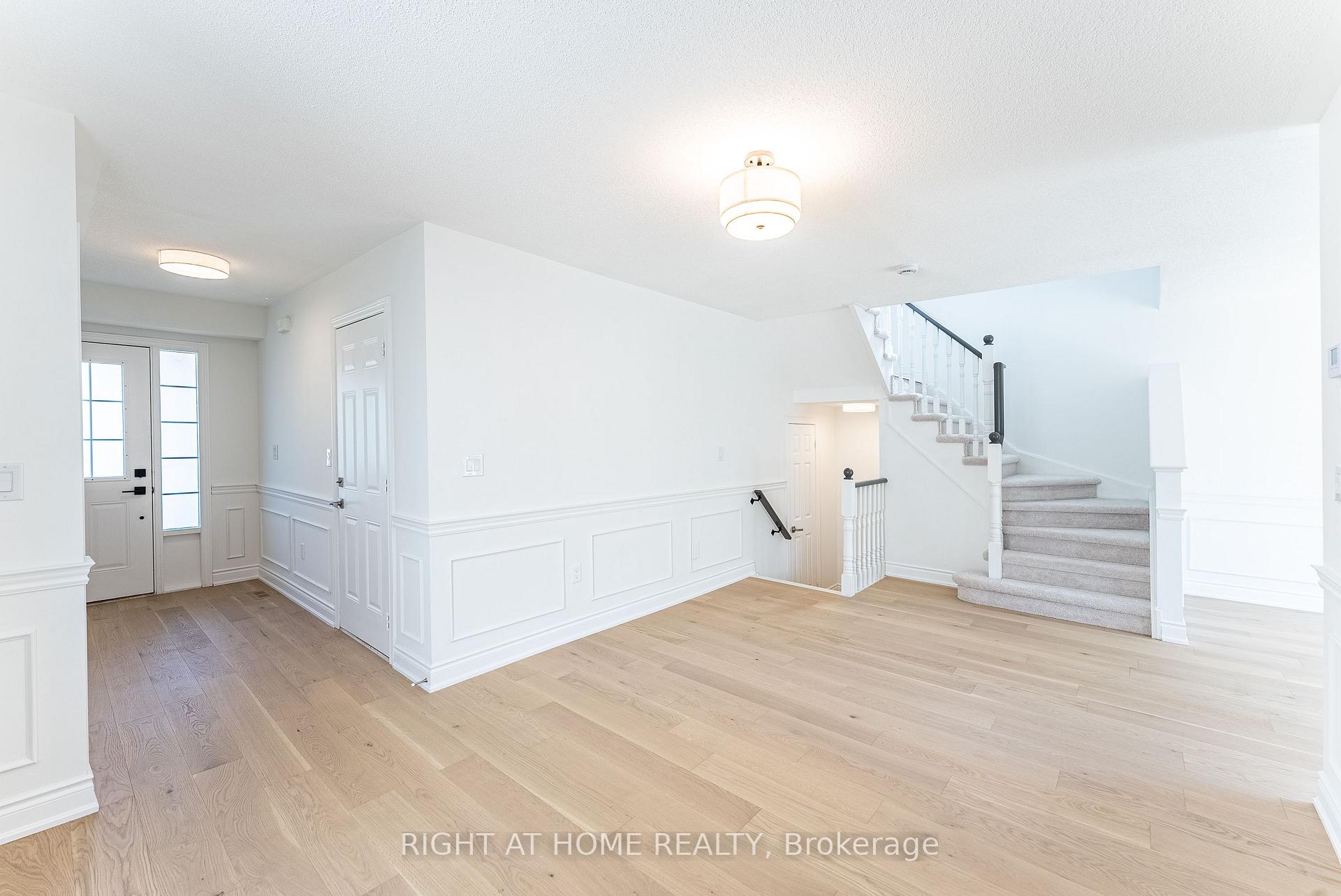 Photo 7 of 112 White Crescent, Barrie, Holly — HOMEH