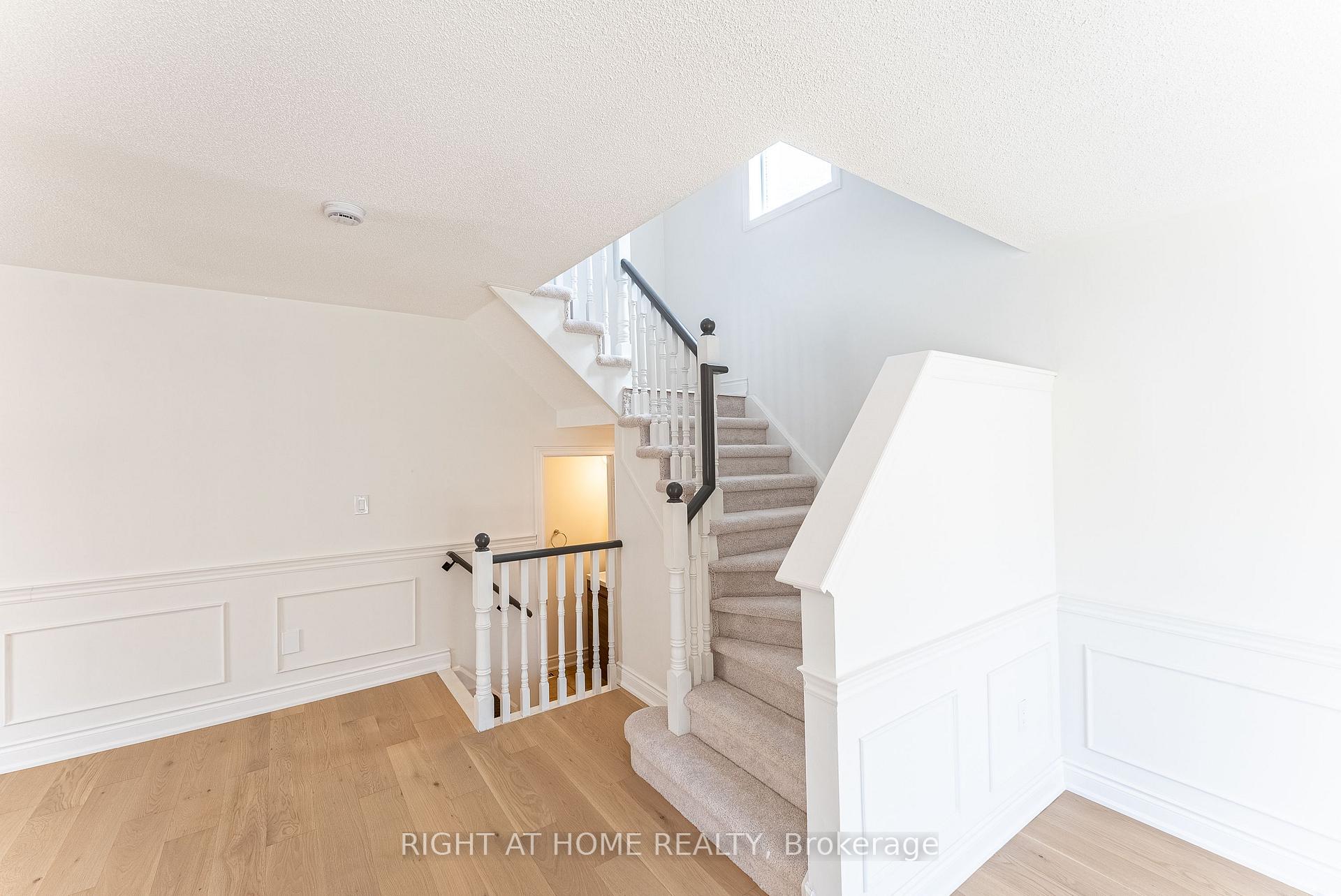 Photo 15 of 112 White Crescent, Barrie, Holly — HOMEH