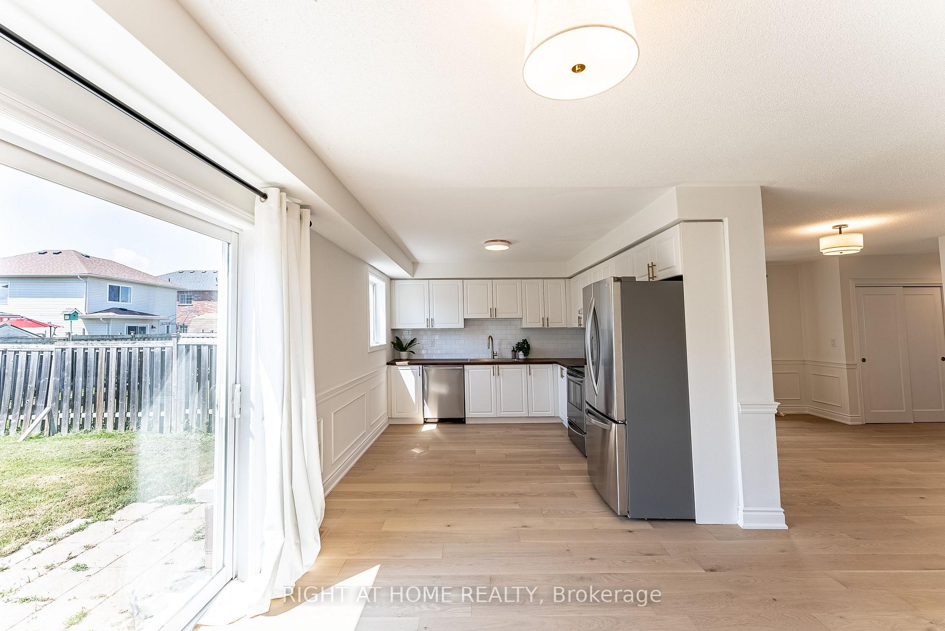 Photo 17 of 112 White Crescent, Barrie, Holly — HOMEH