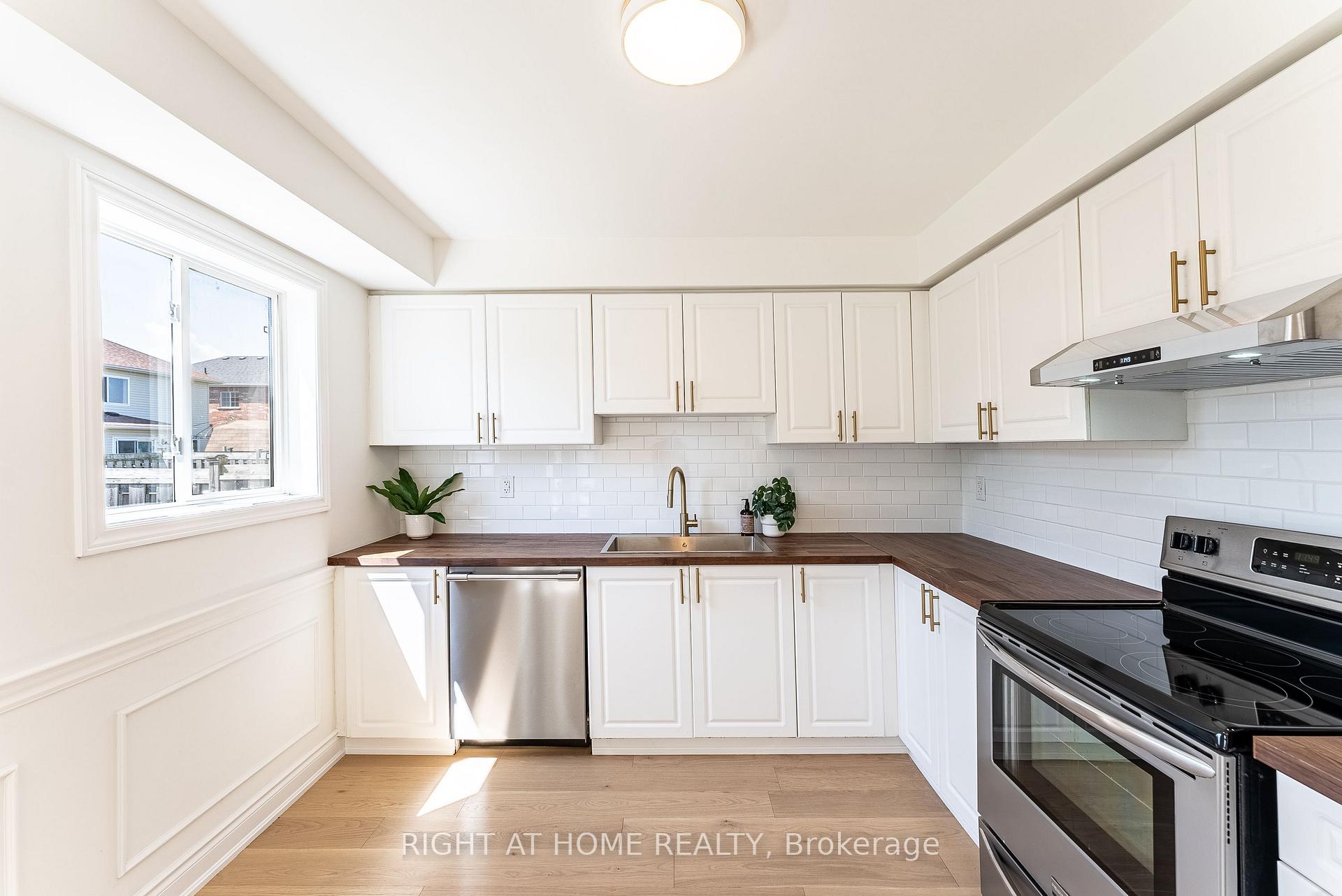 Photo 18 of 112 White Crescent, Barrie, Holly — HOMEH