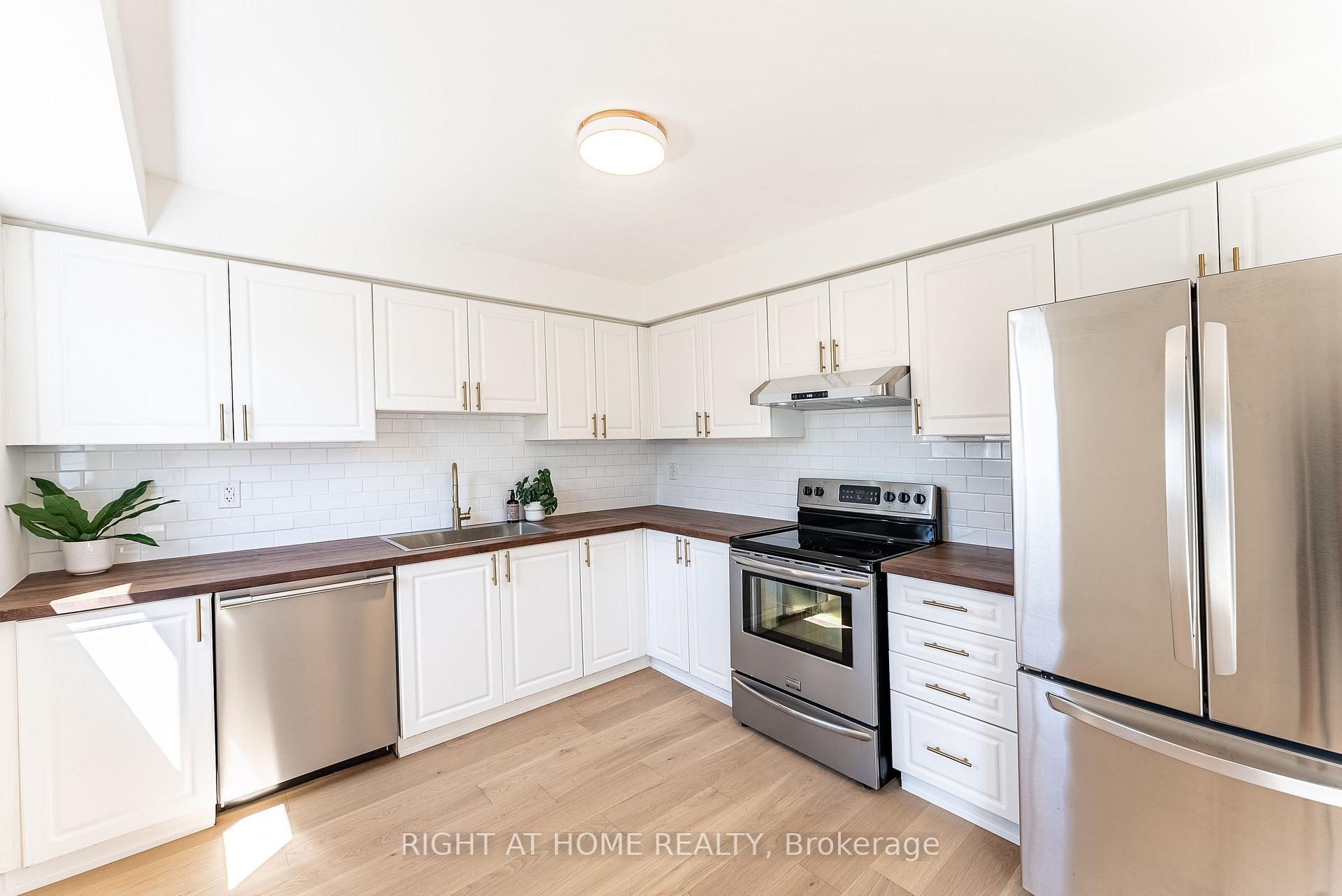 Photo 19 of 112 White Crescent, Barrie, Holly — HOMEH