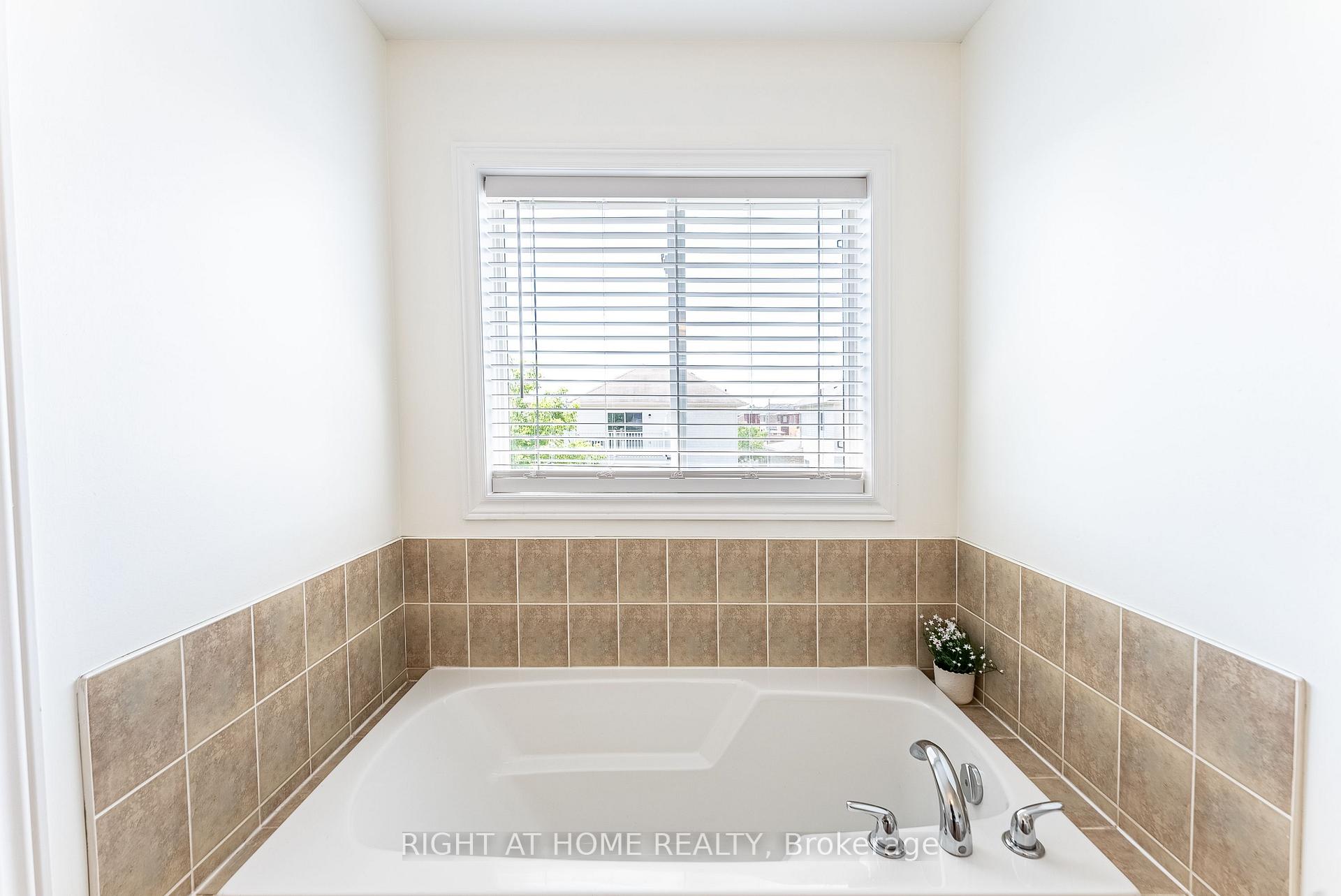 Photo 36 of 112 White Crescent, Barrie, Holly — HOMEH