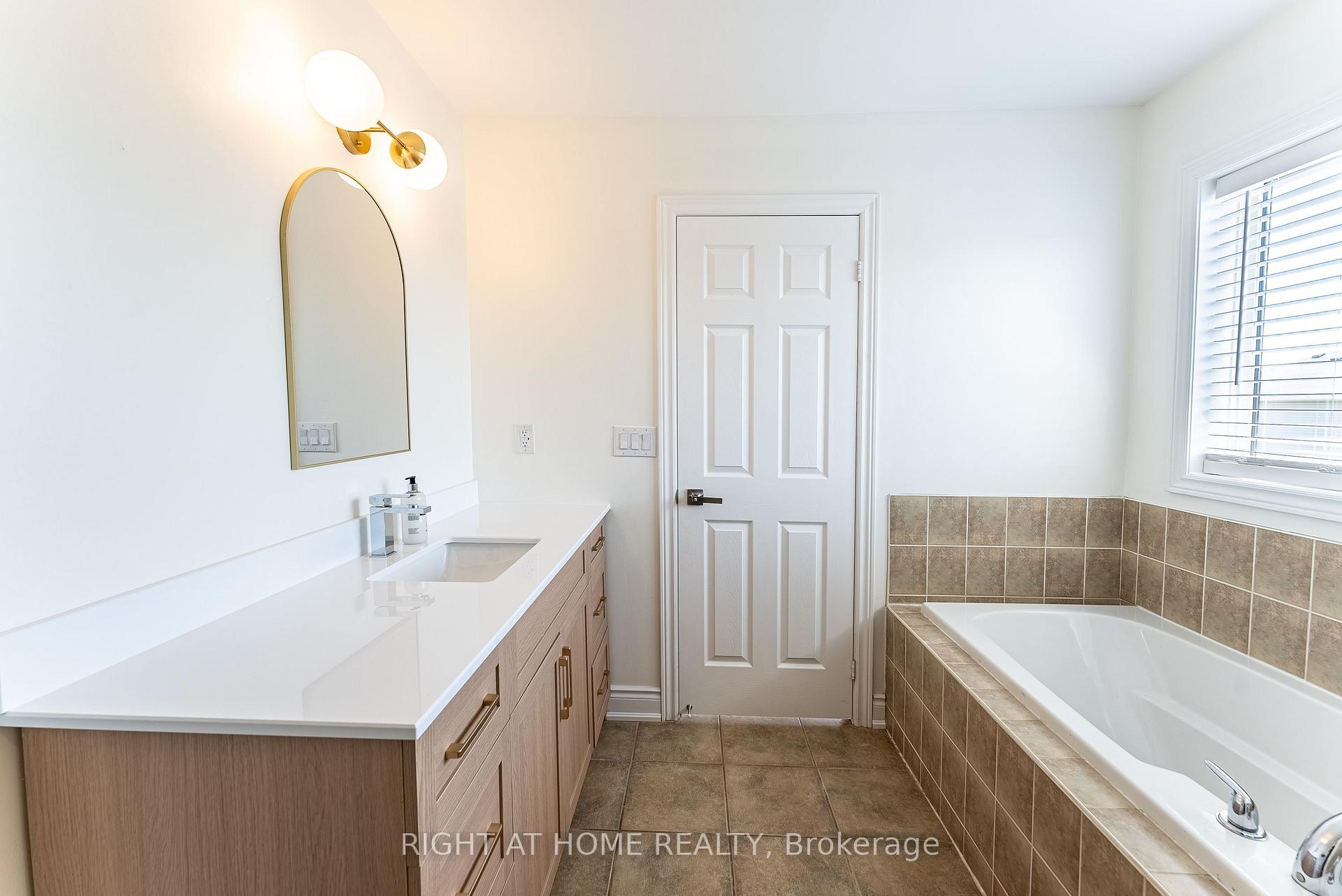 Photo 37 of 112 White Crescent, Barrie, Holly — HOMEH