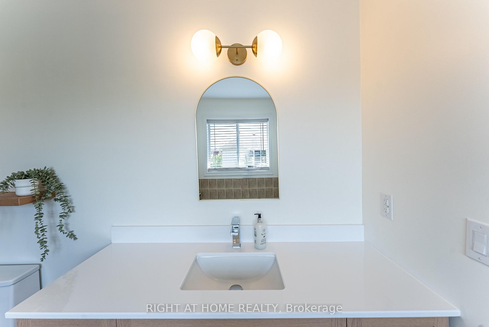 Photo 38 of 112 White Crescent, Barrie, Holly — HOMEH
