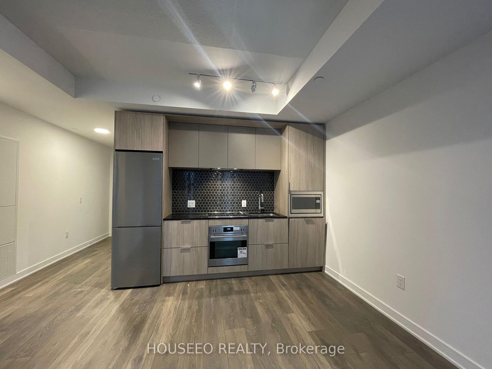 Front of Unit 823, 35 Tubman Avenue E