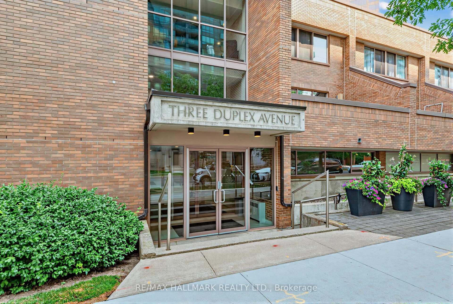 Photo 2 of Unit 102, 3 Duplex Avenue, North York, Newtonbrook West — HOMEH