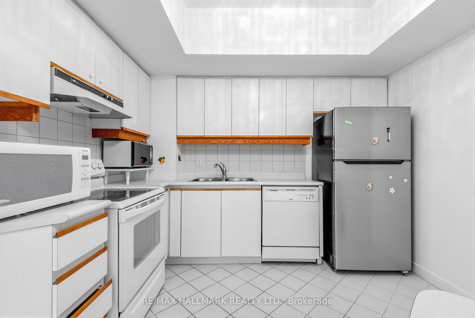 Photo 15 of Unit 102, 3 Duplex Avenue, North York, Newtonbrook West — HOMEH