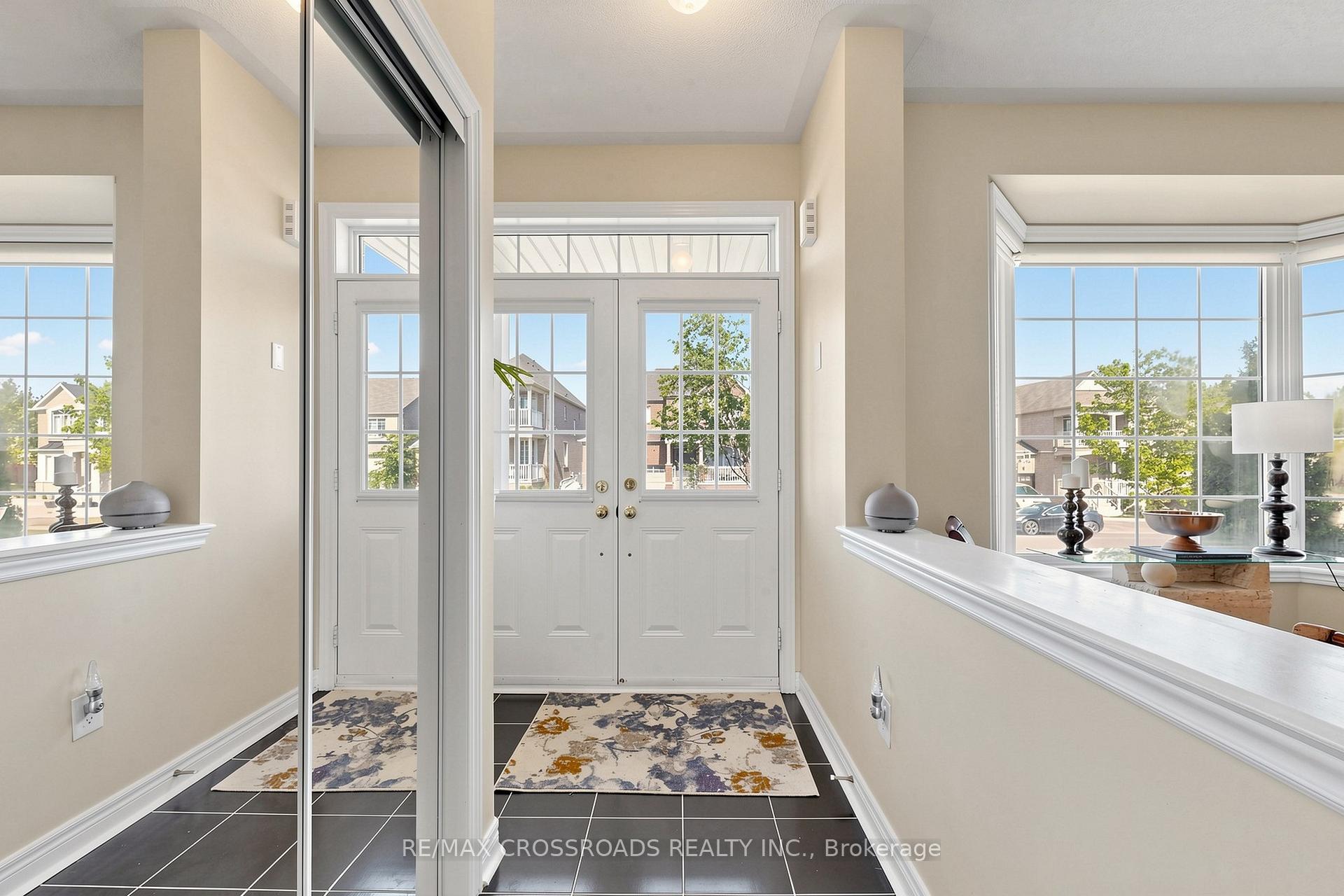 Photo 4 of 334 Williamson Road, Markham, Greensborough — HOMEH