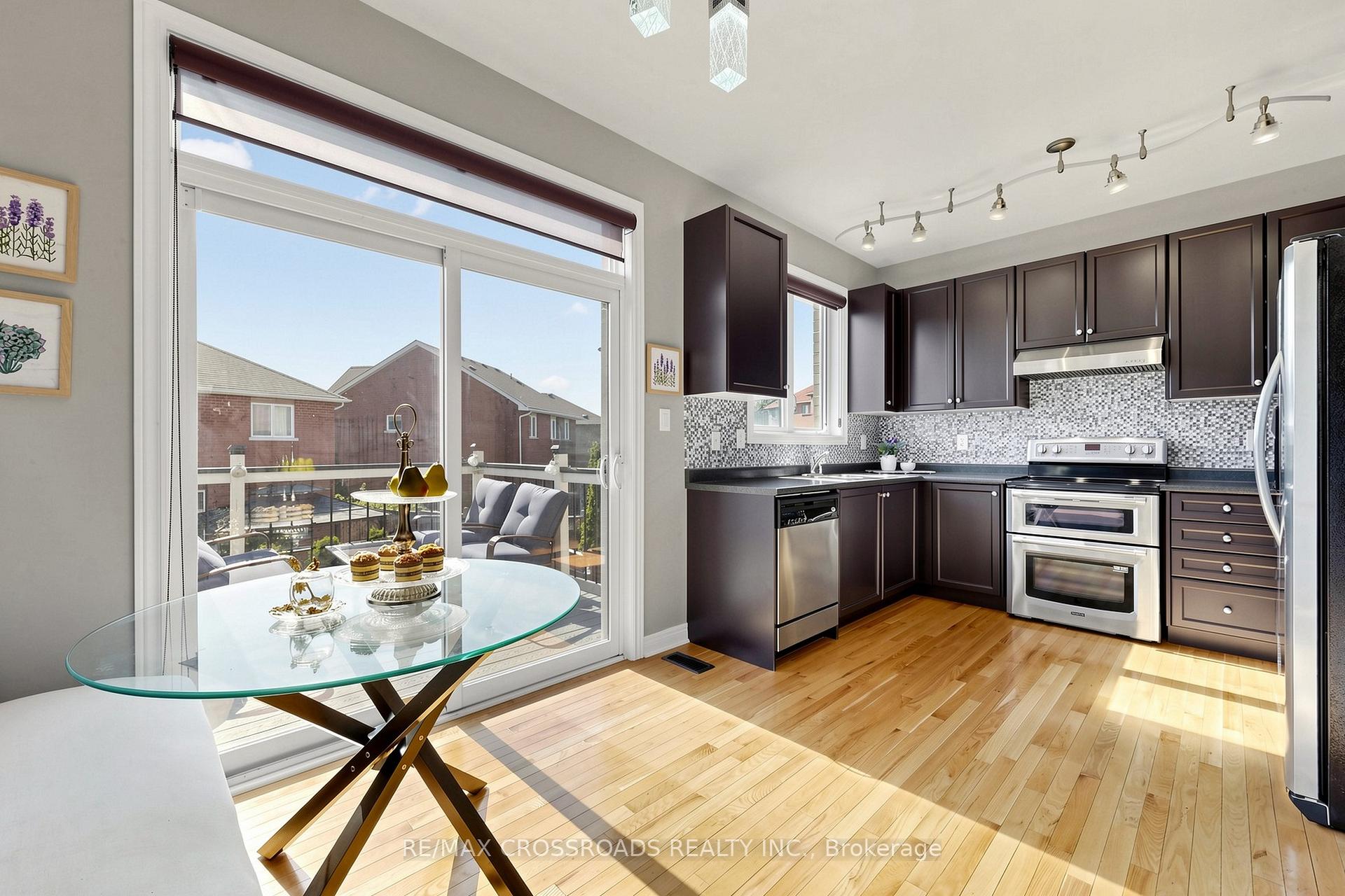 Photo 13 of 334 Williamson Road, Markham, Greensborough — HOMEH