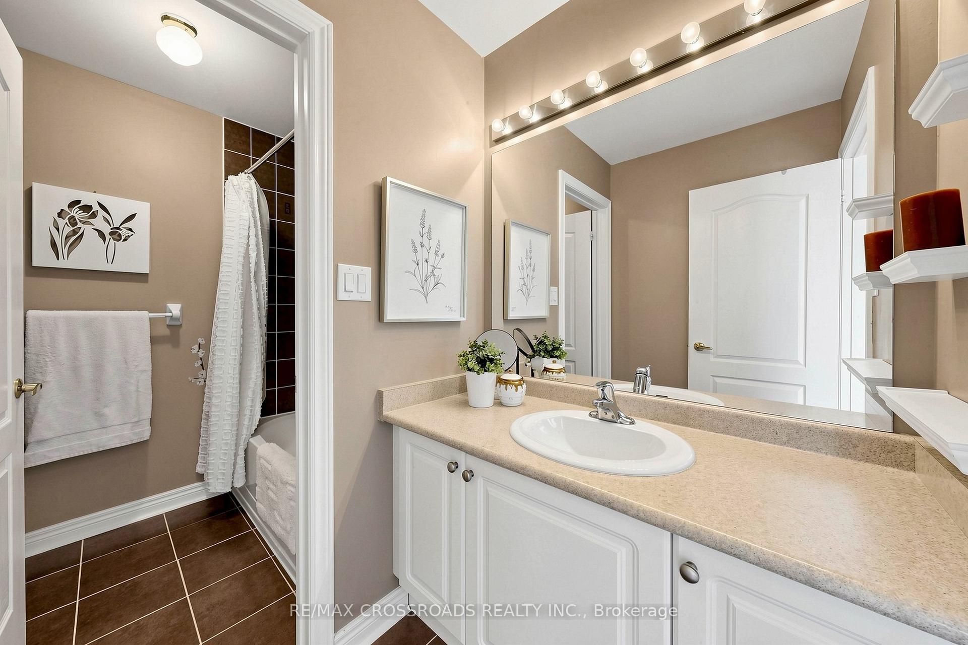 Photo 26 of 334 Williamson Road, Markham, Greensborough — HOMEH