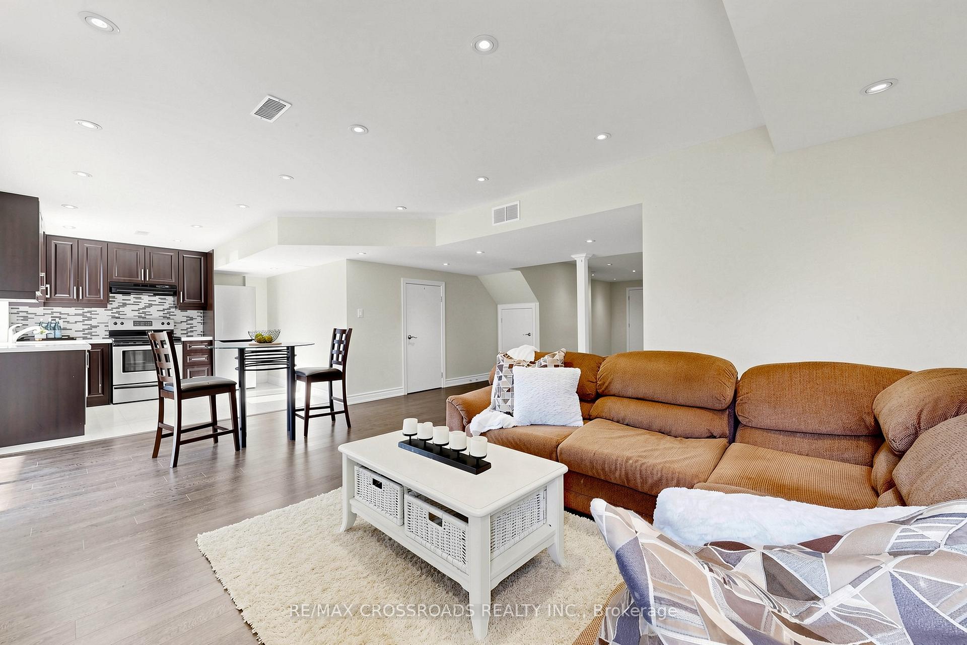 Photo 28 of 334 Williamson Road, Markham, Greensborough — HOMEH