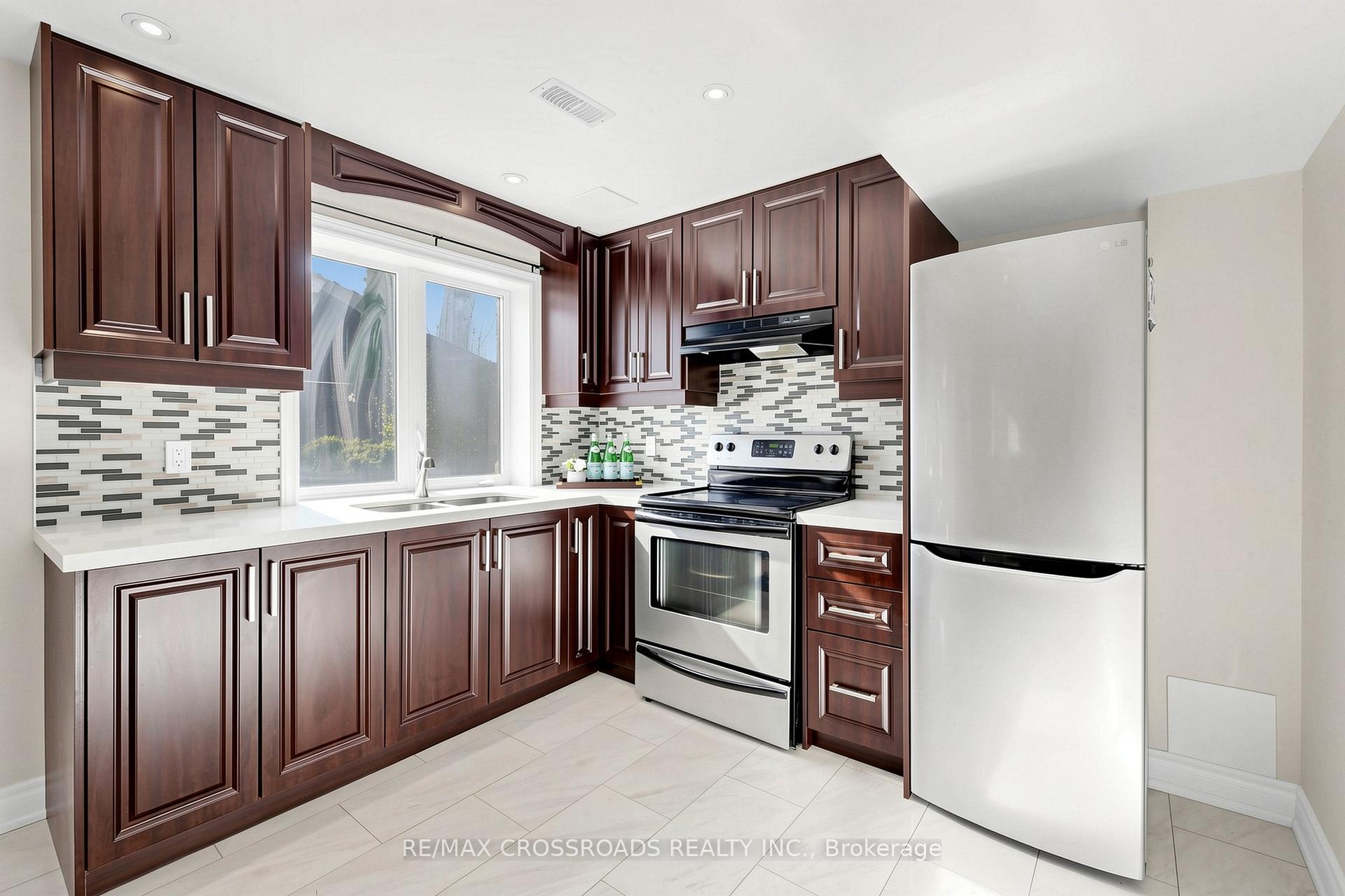 Photo 30 of 334 Williamson Road, Markham, Greensborough — HOMEH